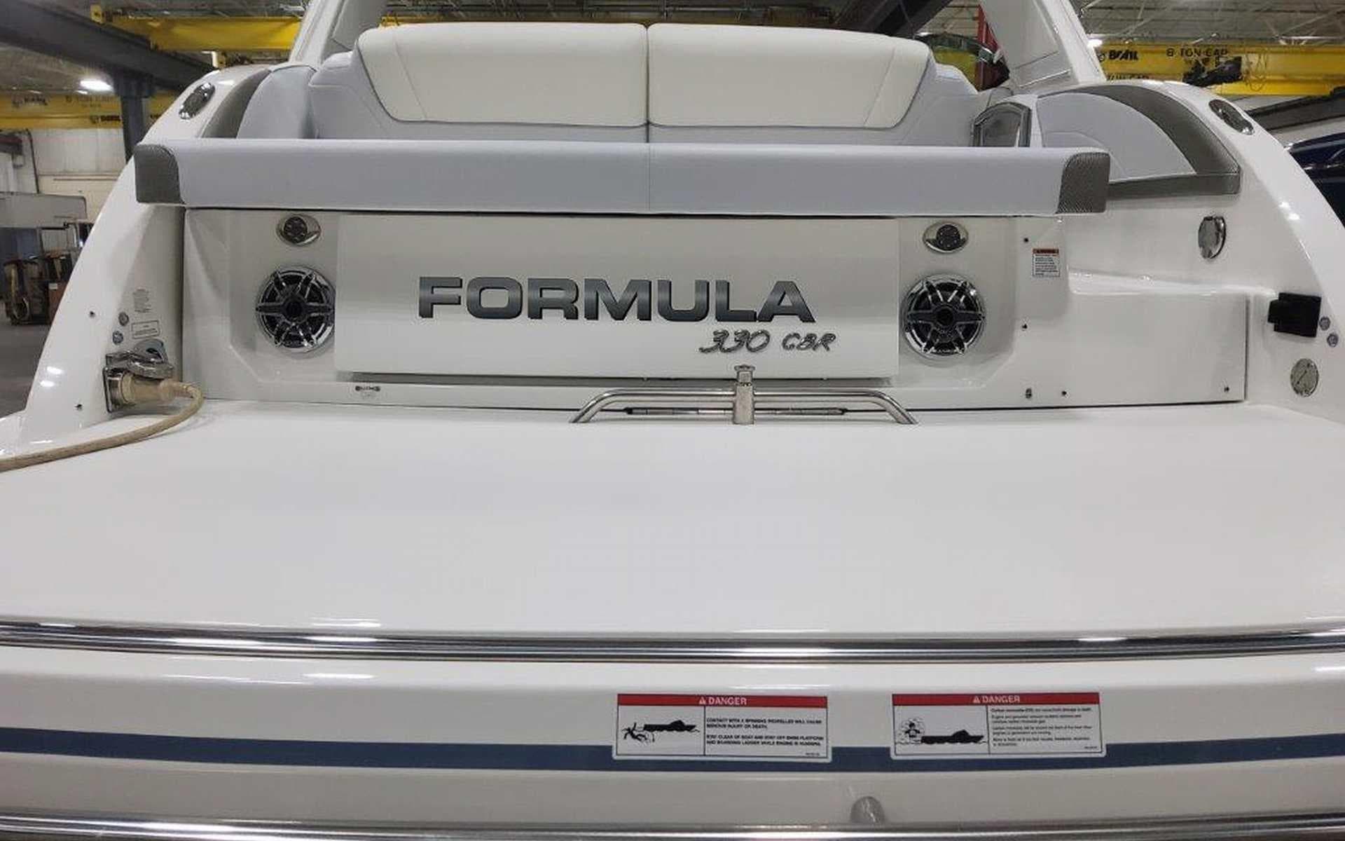 2026 Formula 330 Crossover Bowrider I/O - 84