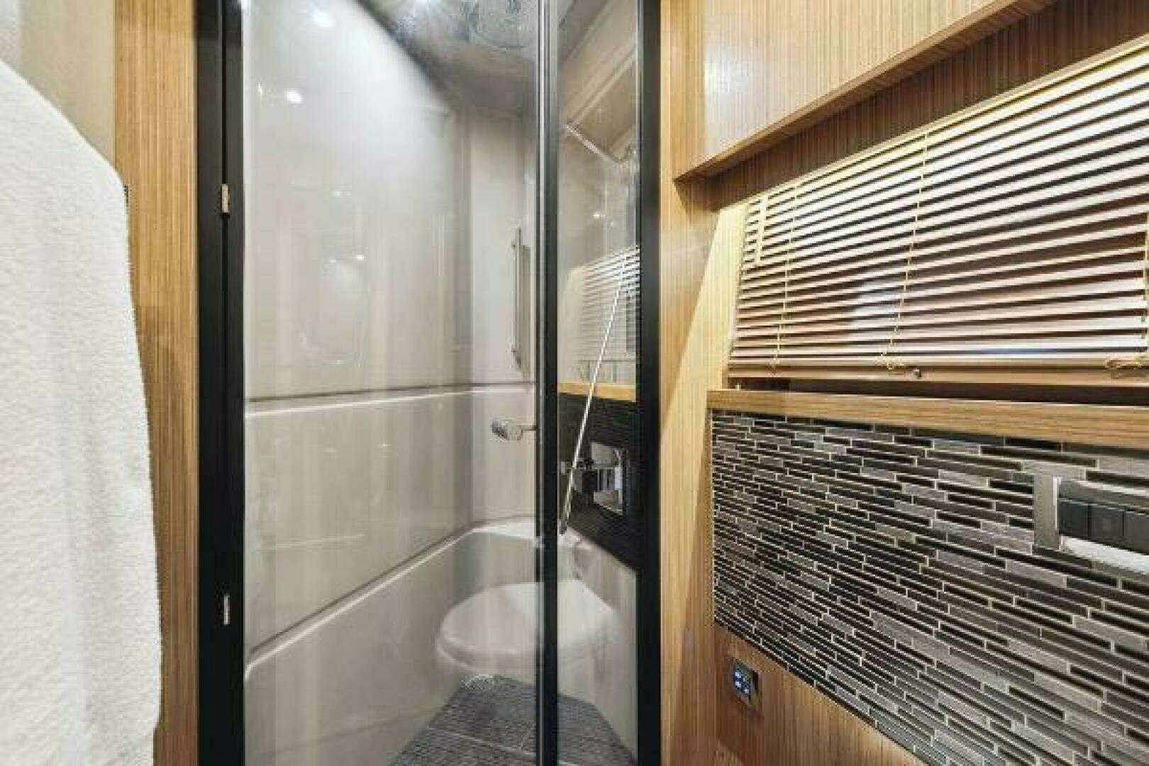 2018 Sea Ray L590 Fly - Image 22