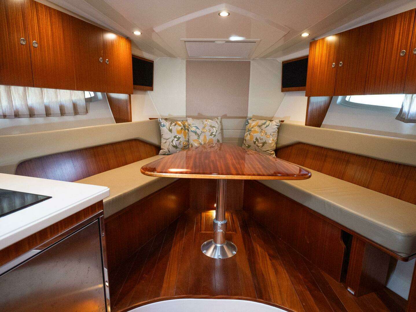 2014 Pursuit SC 365i - Image 15