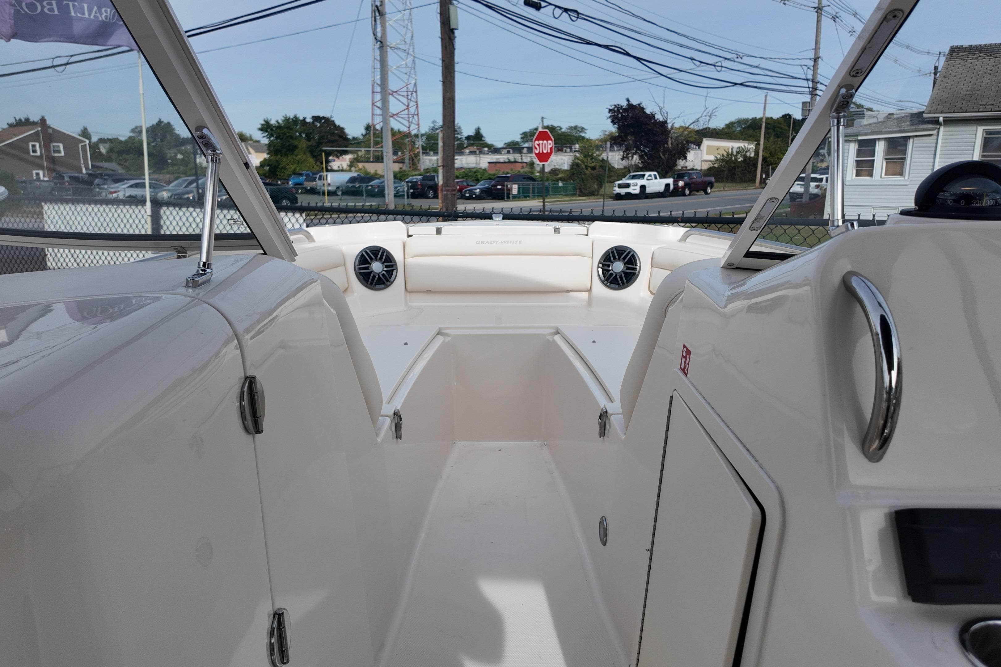 2026 Grady-White Freedom 215 boat interior, featuring spacious seating and modern design.
