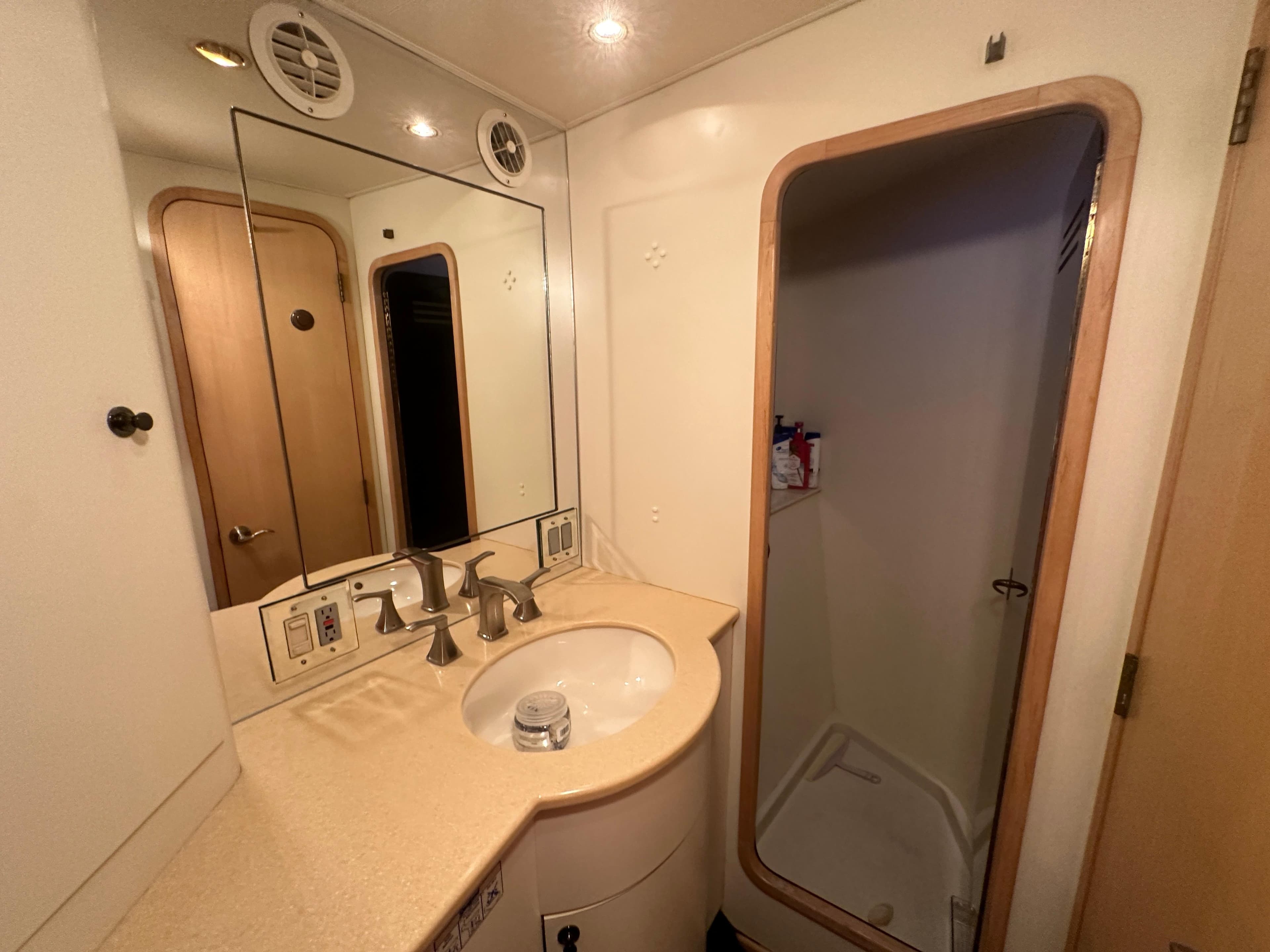 1996 Donzi Custom Enclosed Flybridge - 82