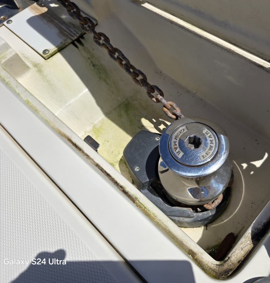 2005 Mainship 400 - Image 14