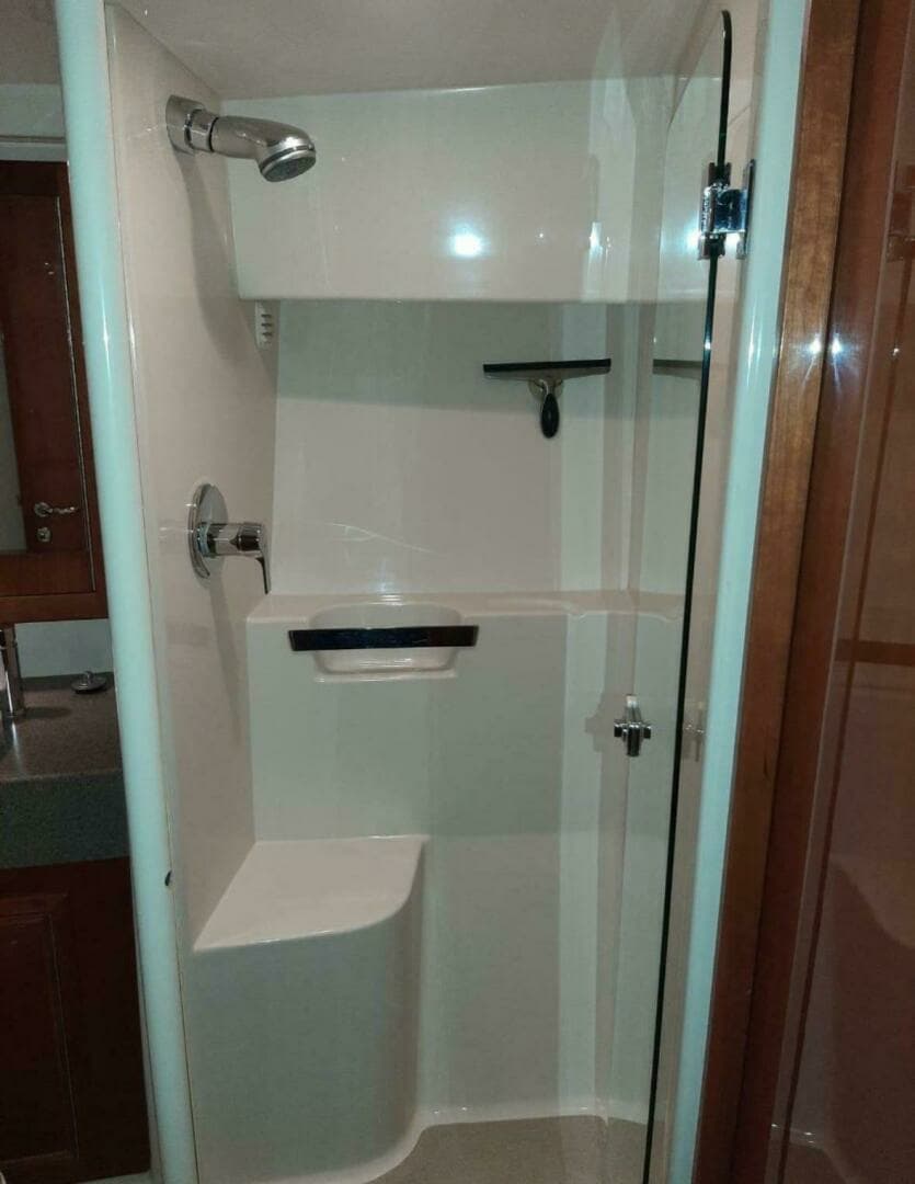 2009 Riviera 47 Enclosed Flybridge Series II - Image 10