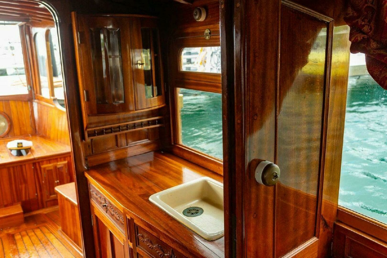 1910 Classic Gentleman’s Commuter yacht - Image 10
