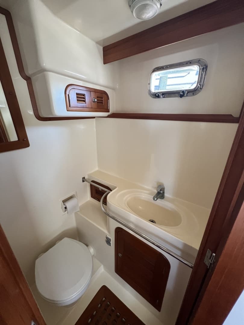 2007 Heritage East 36 Sundeck Trawler - Image 18