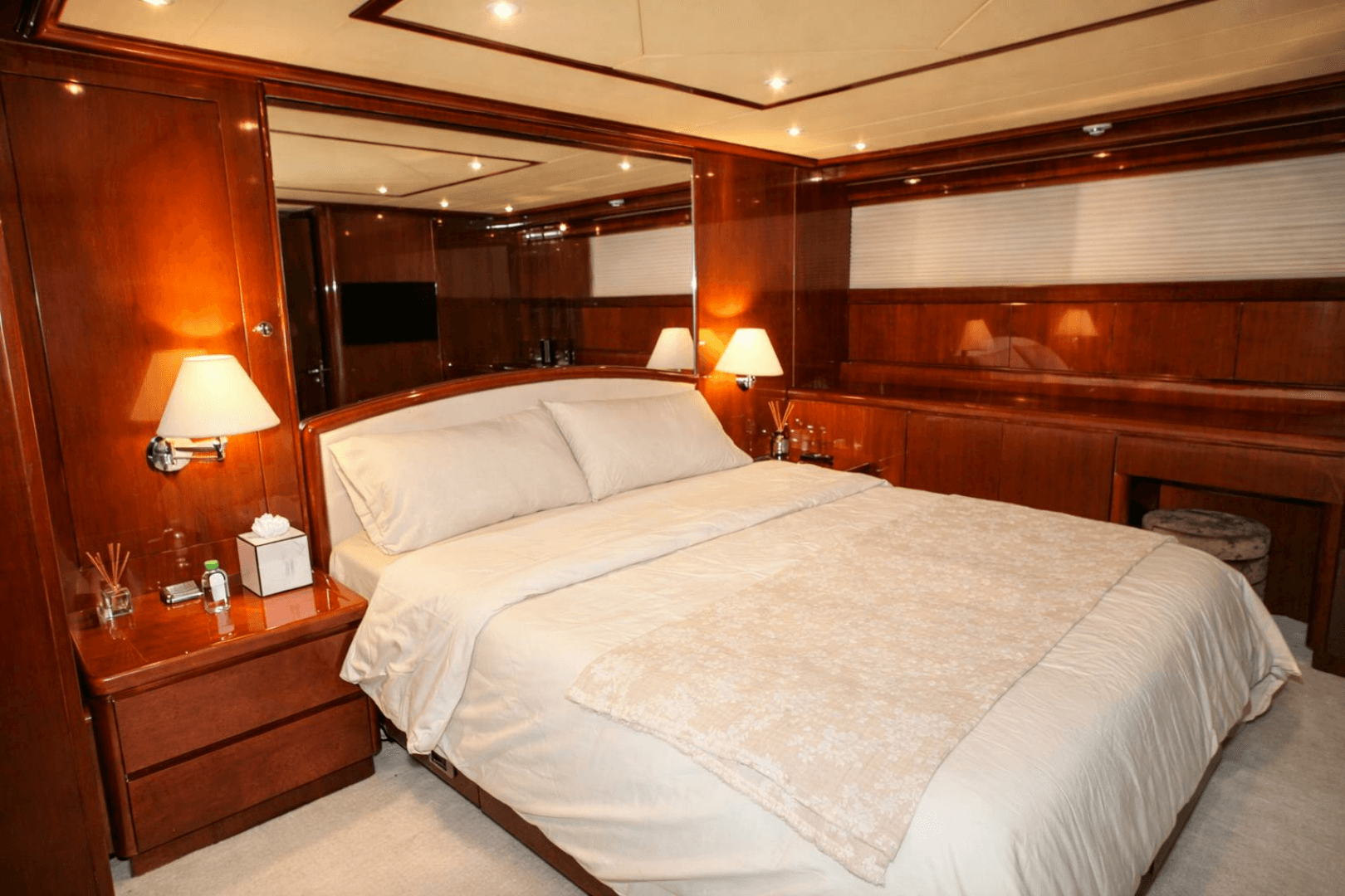 2005 Falcon Falcon 102 Flybridge - Image 17