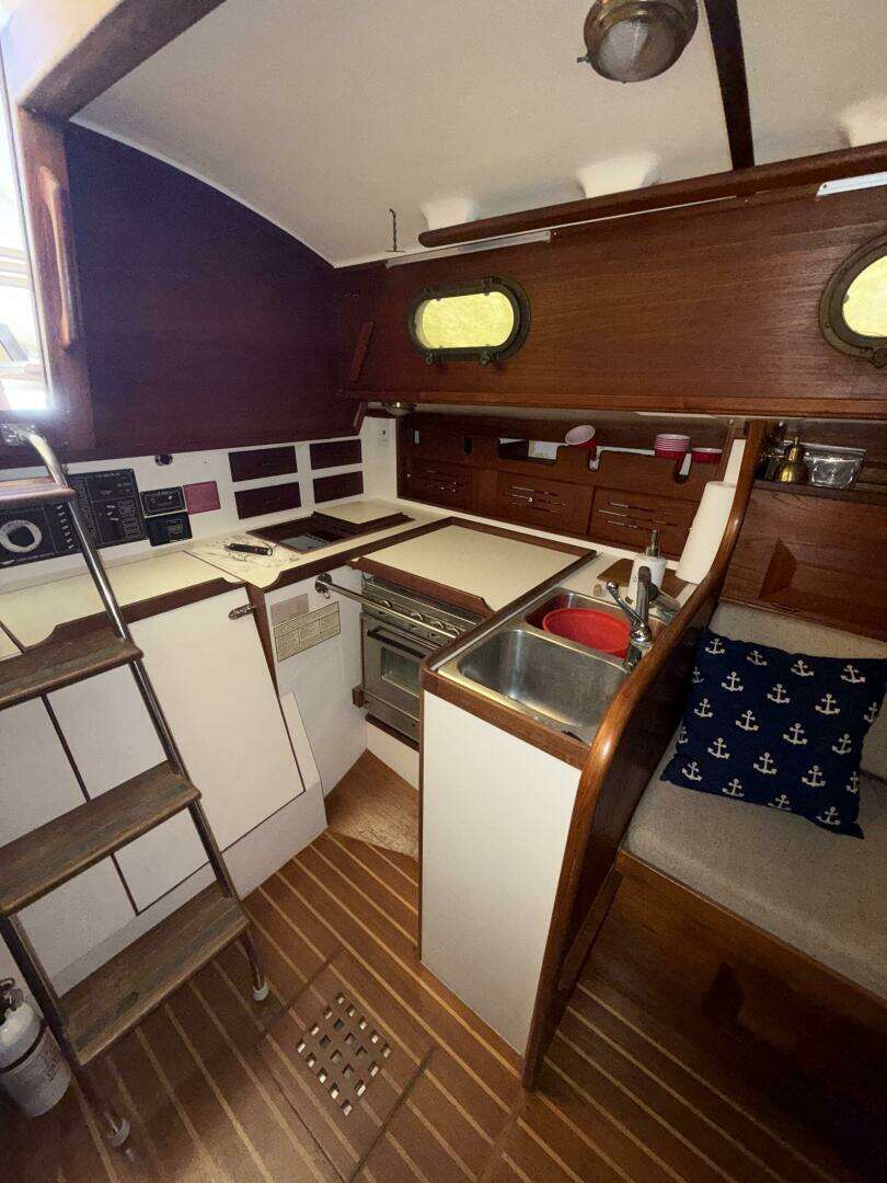 1985 Cape Dory — - Image 12