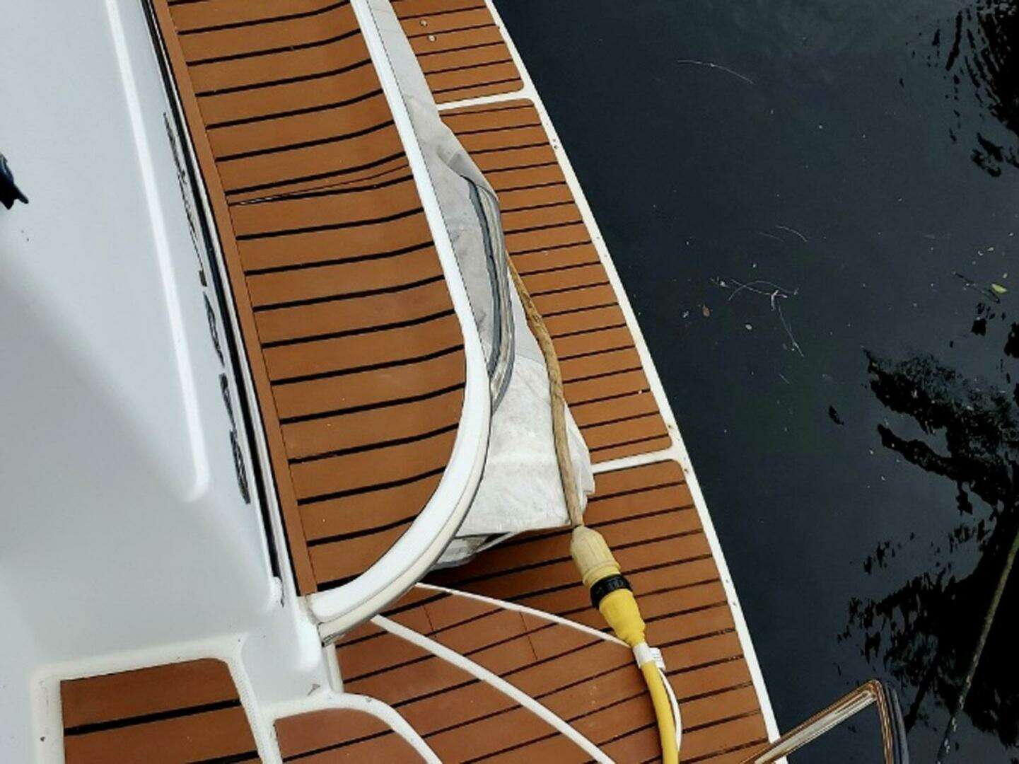 2001 Carver 40 Flybridge - Image 33