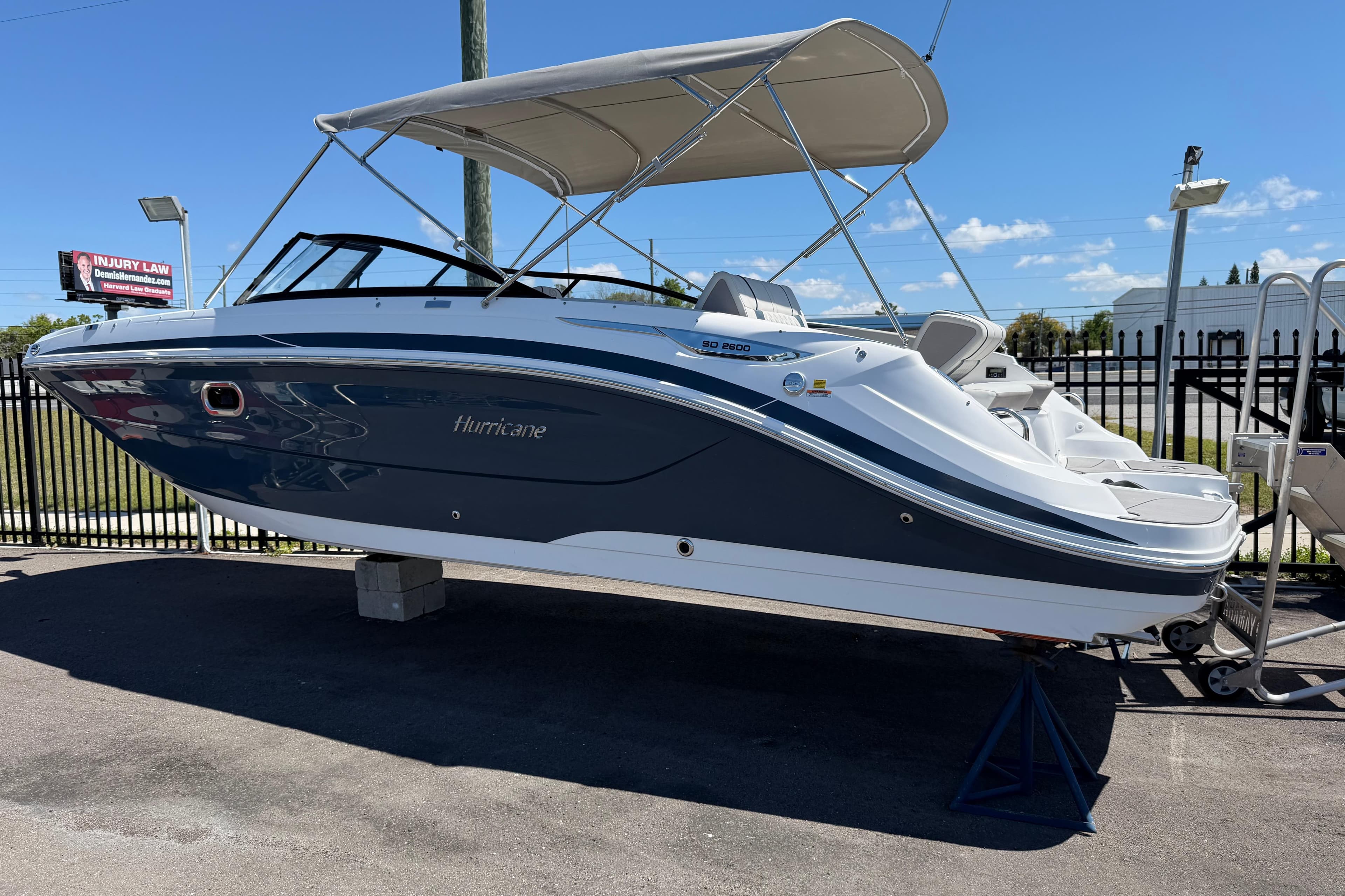 2026 Hurricane SunDeck 2600 OB