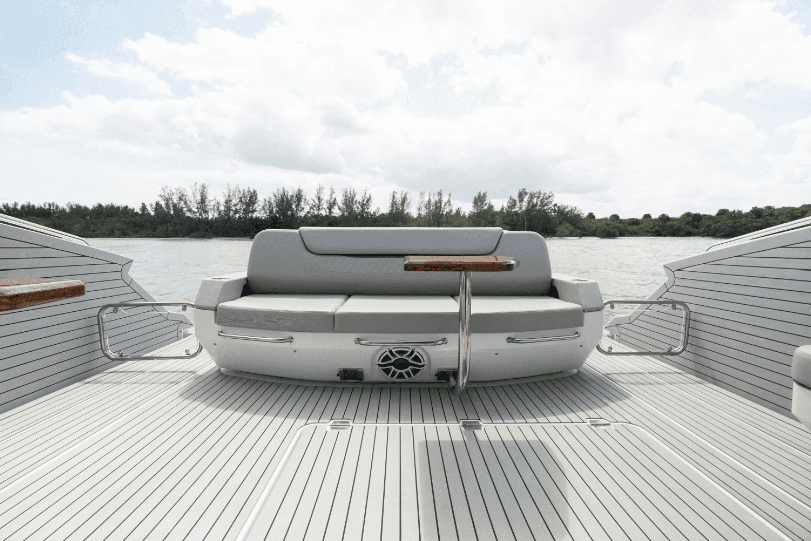 2026 Cruisers Yachts 50GLS OB - Image 51