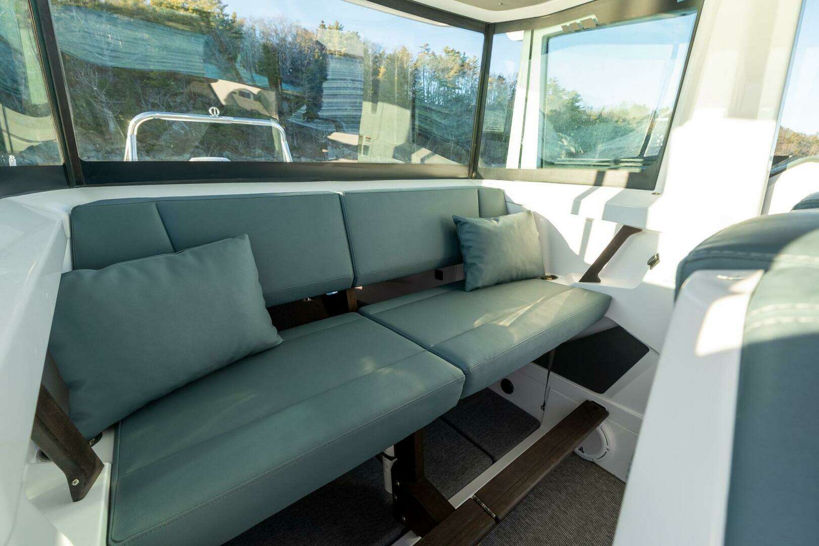 2026 Axopar Cross Cabin - Image 21