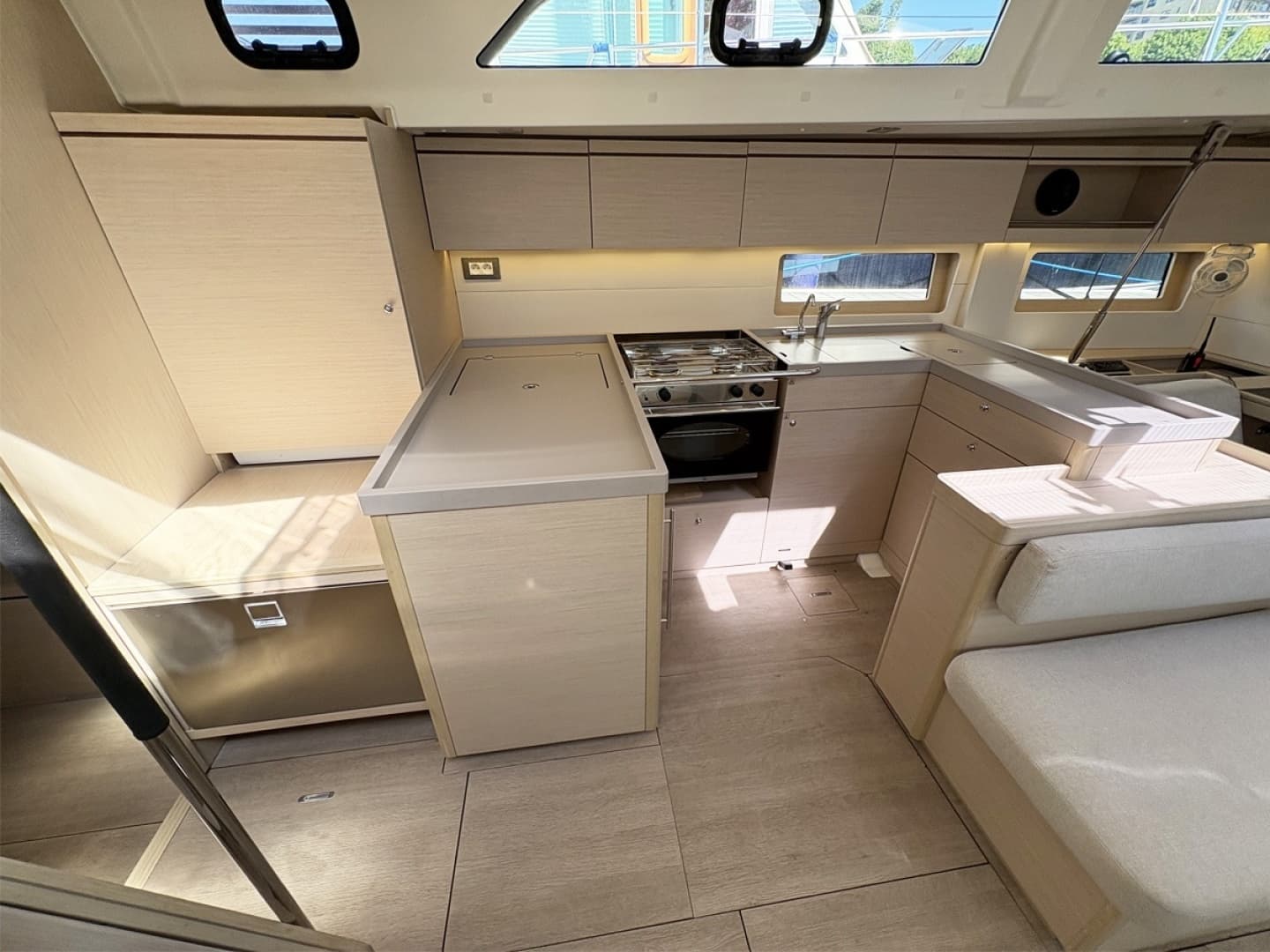 2020 Beneteau Oceanis 51.1 - Image 16