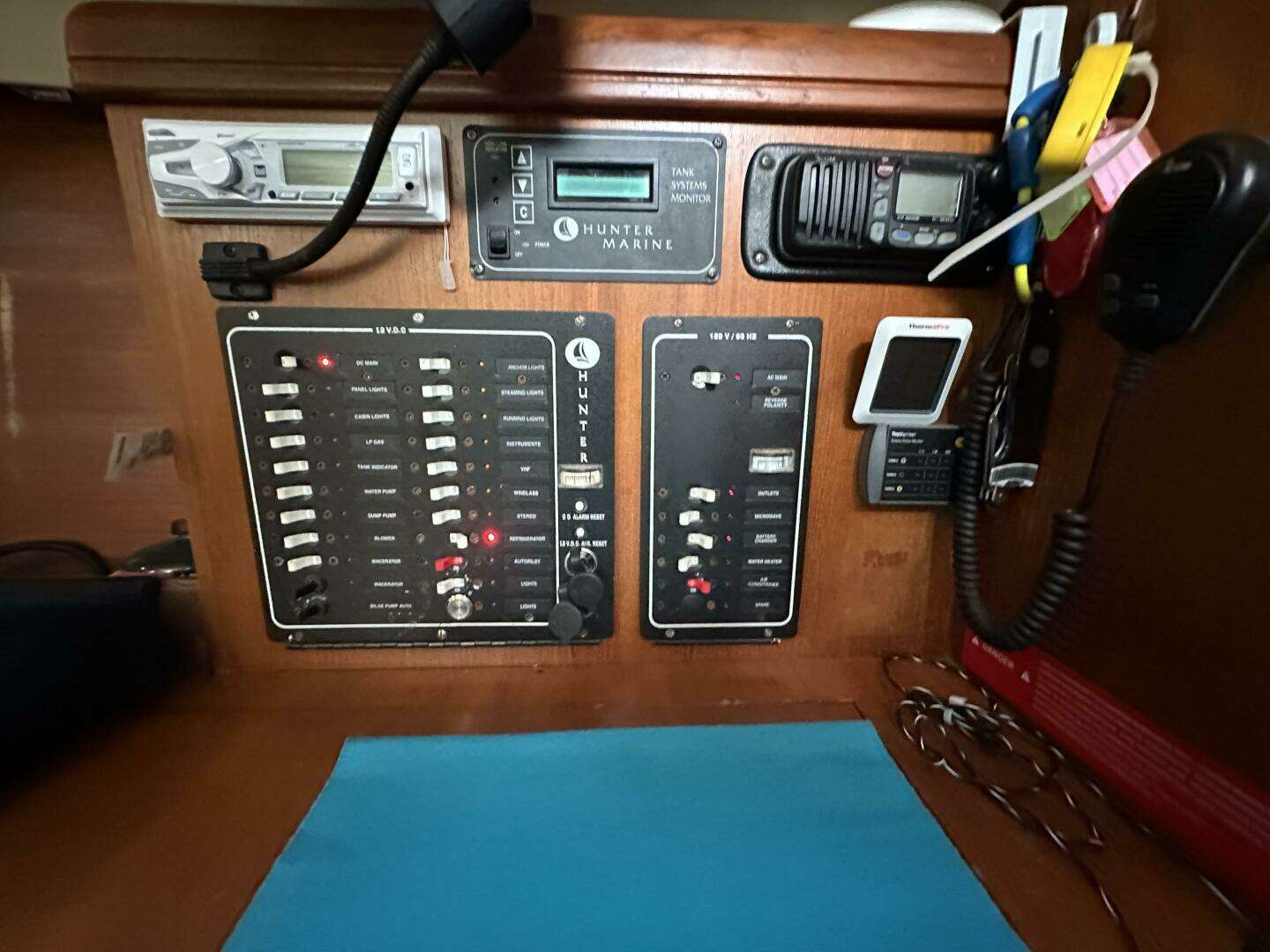2003 Hunter 306 - Image 36