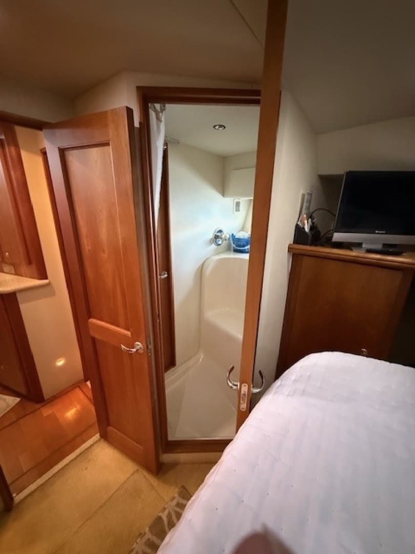 2001 Silverton 42 Convertible - Image 37