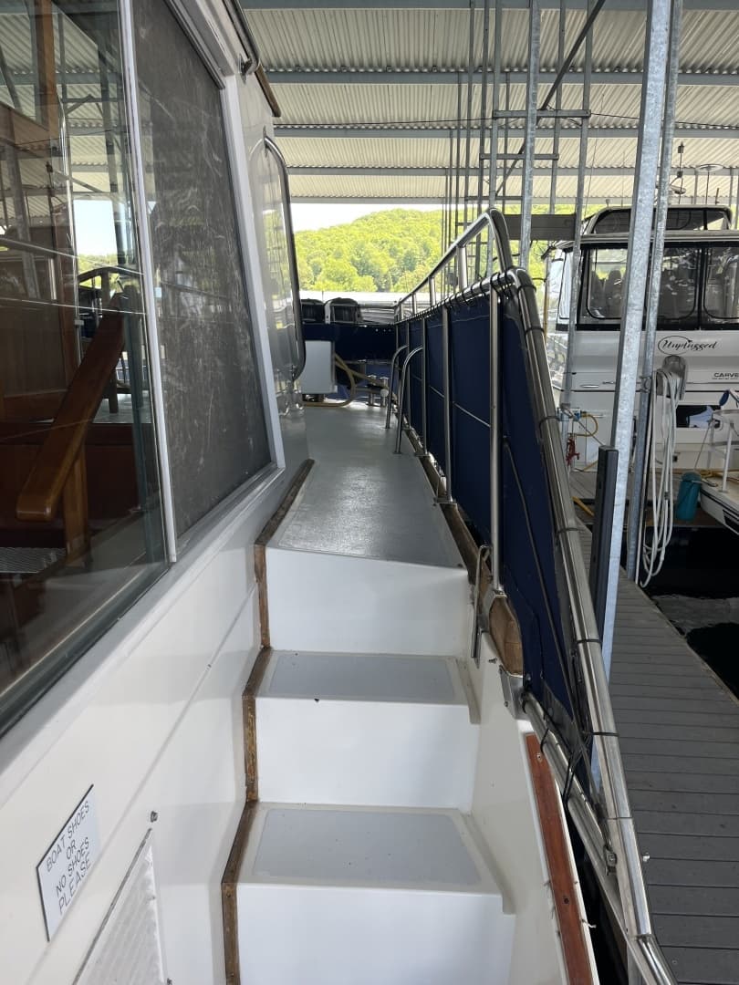 1987 Grand Banks 49 Motor Yacht - Image 16