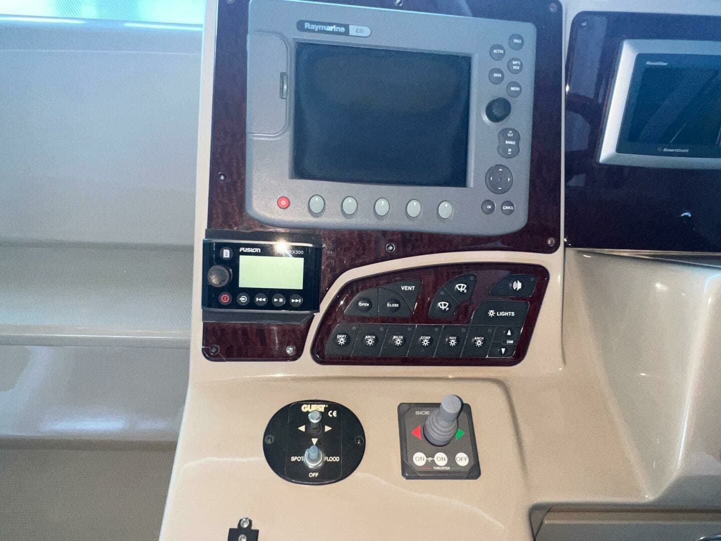 2008 Sea Ray 330 Sundancer - Image 25
