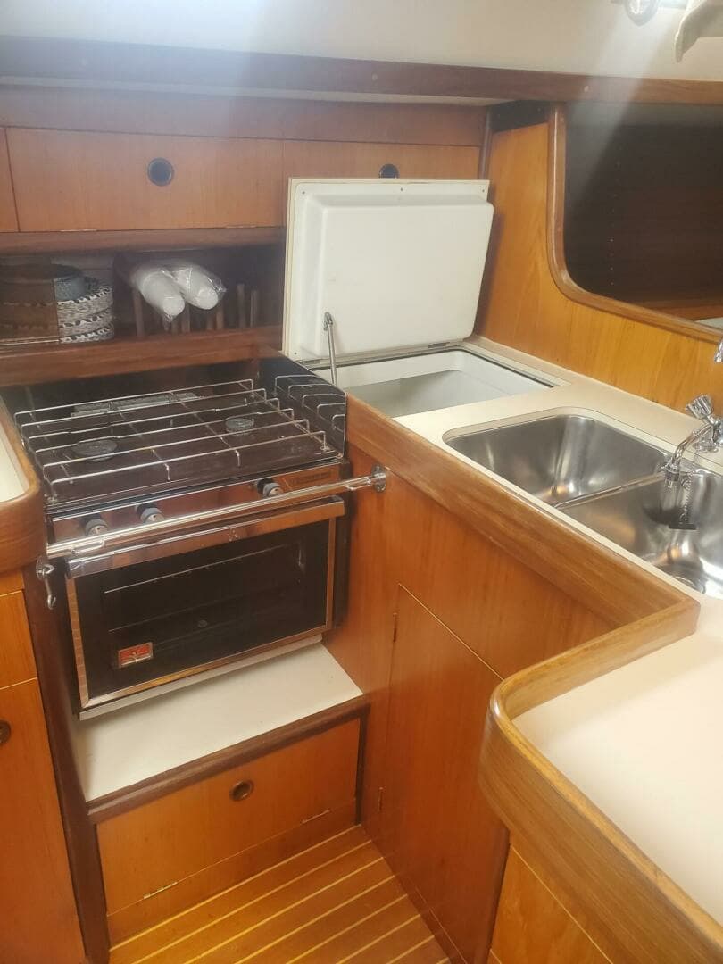 1985 Beneteau First 375 - Image 18