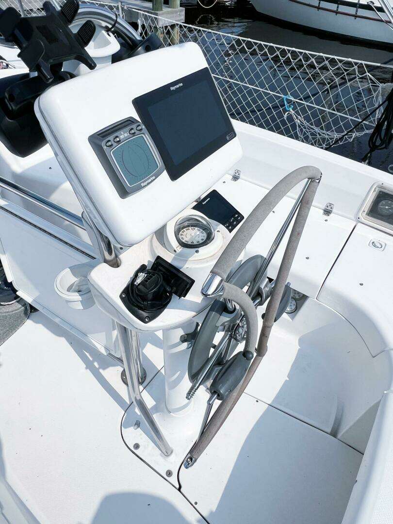 2002 Hunter 356 - Image 5