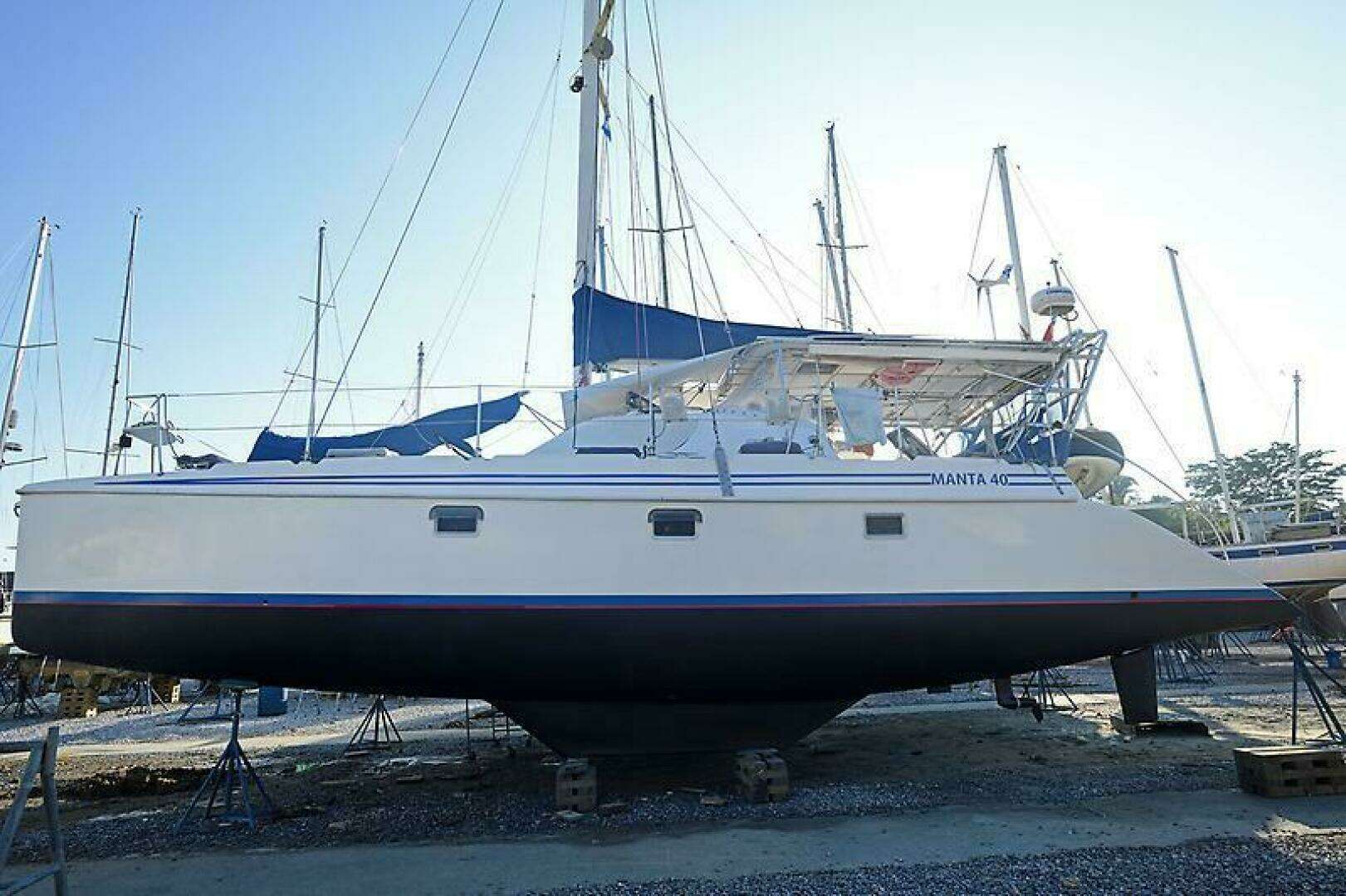 1999 Manta 42 - Image 7