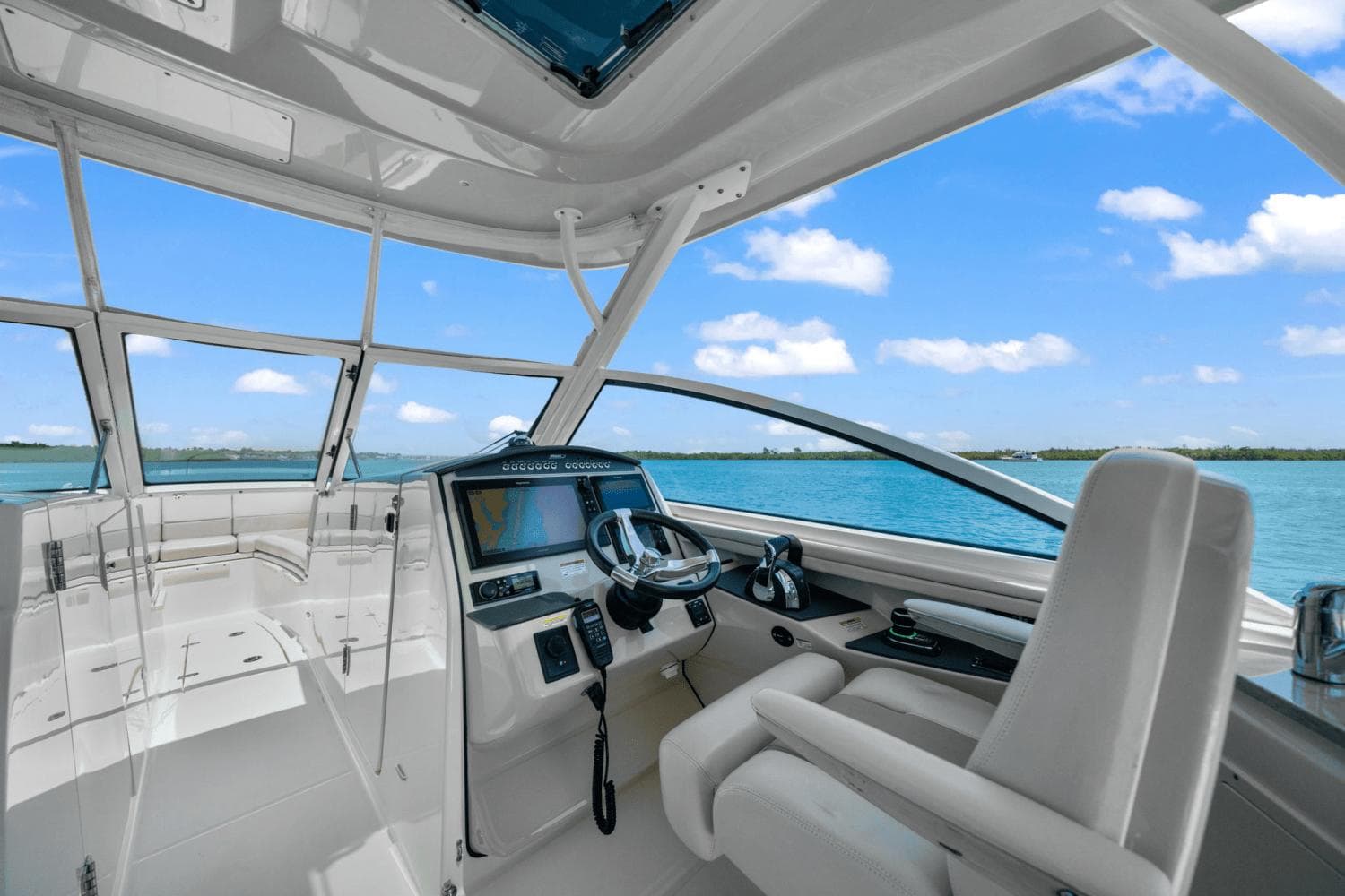 2019 Boston Whaler 320 Vantage - 21