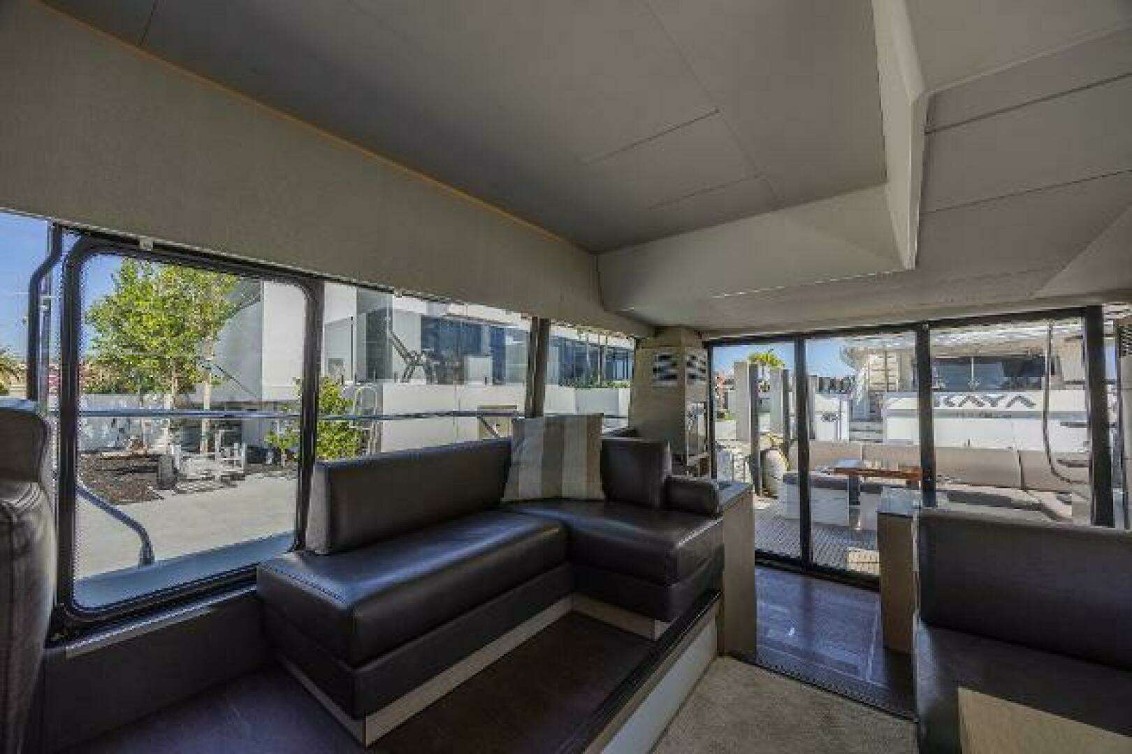 2018 Prestige 520 - Image 25