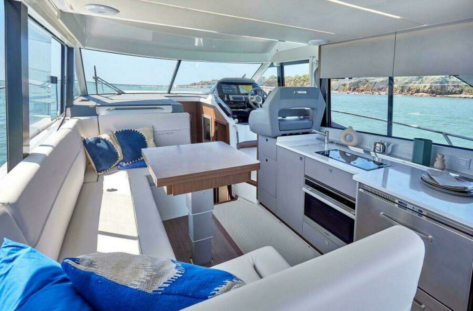 2027 Beneteau Antares 12 Fly - Image 2