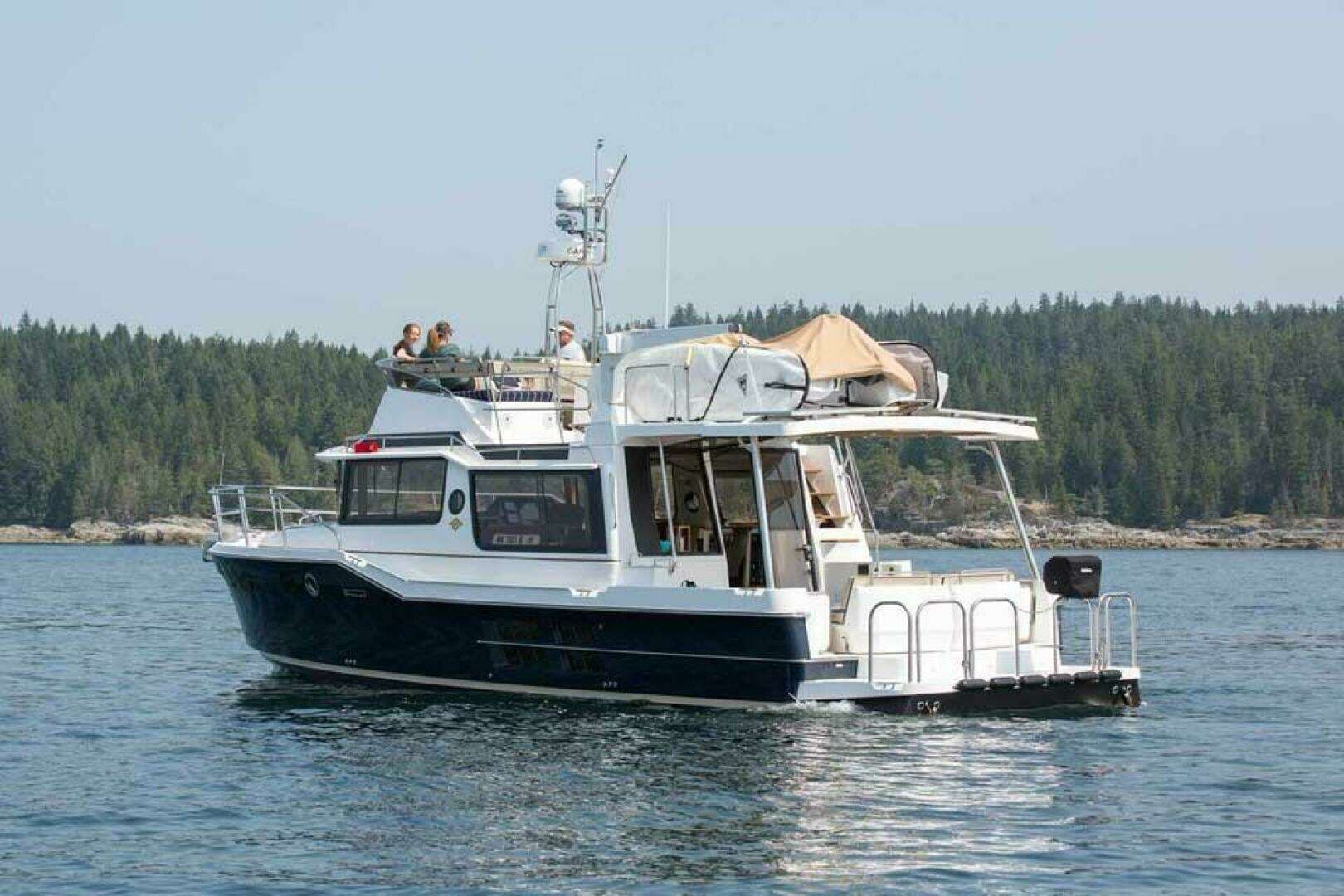 2027 Ranger Tugs R-43 Command Bridge - Image 2