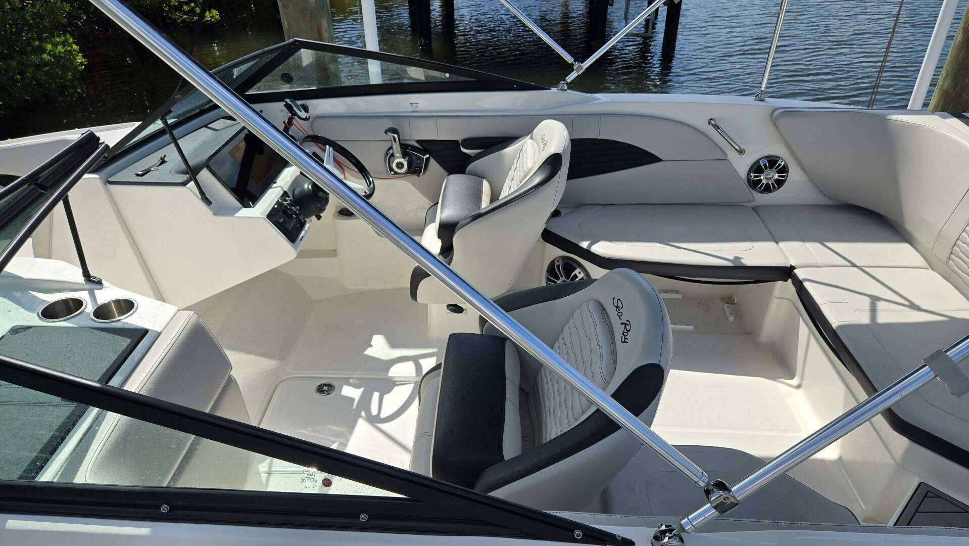 2023 Sea Ray SPX 210 OB - Image 5