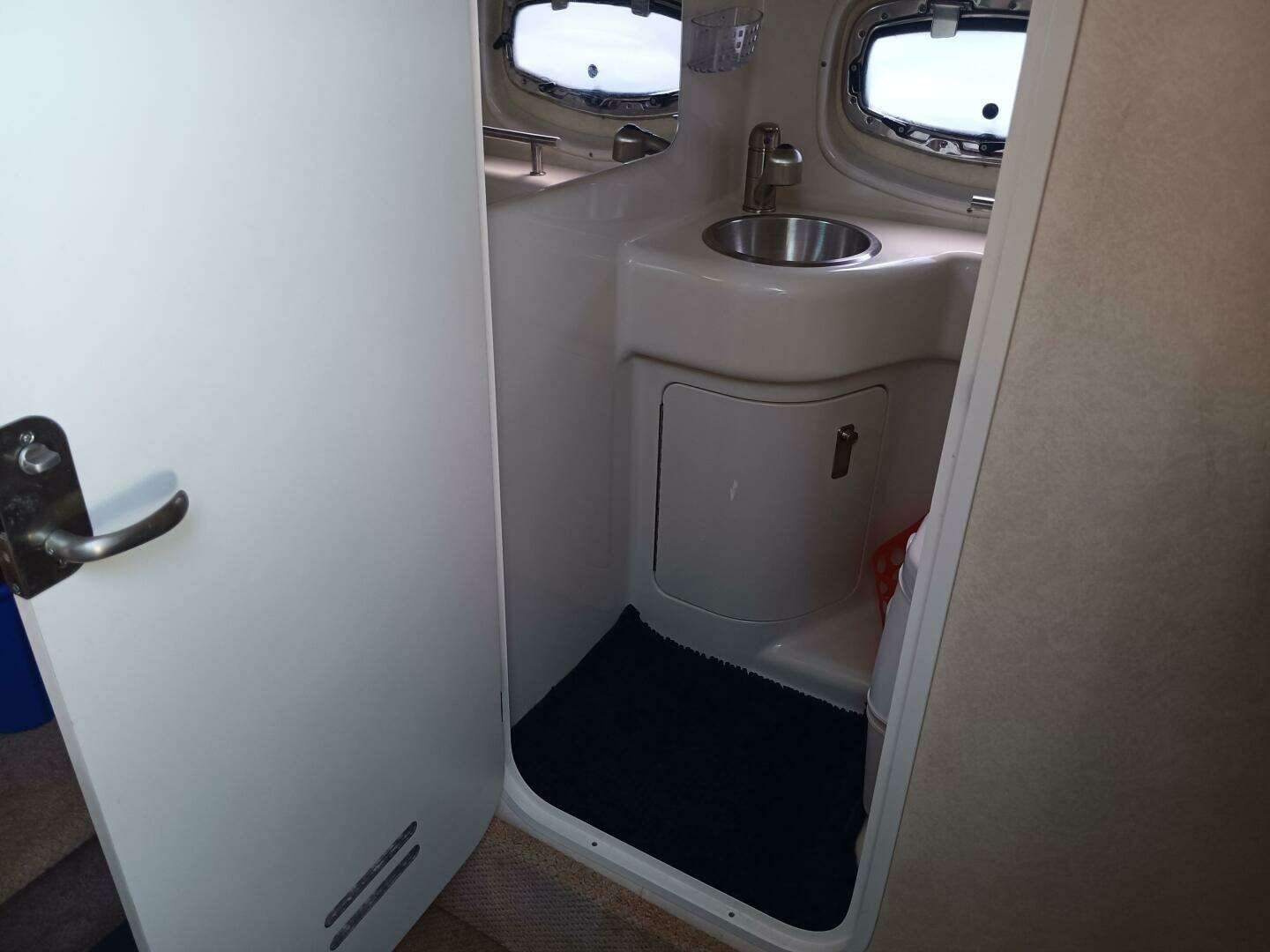 2010 Sea Ray 260 Sundancer - Image 32