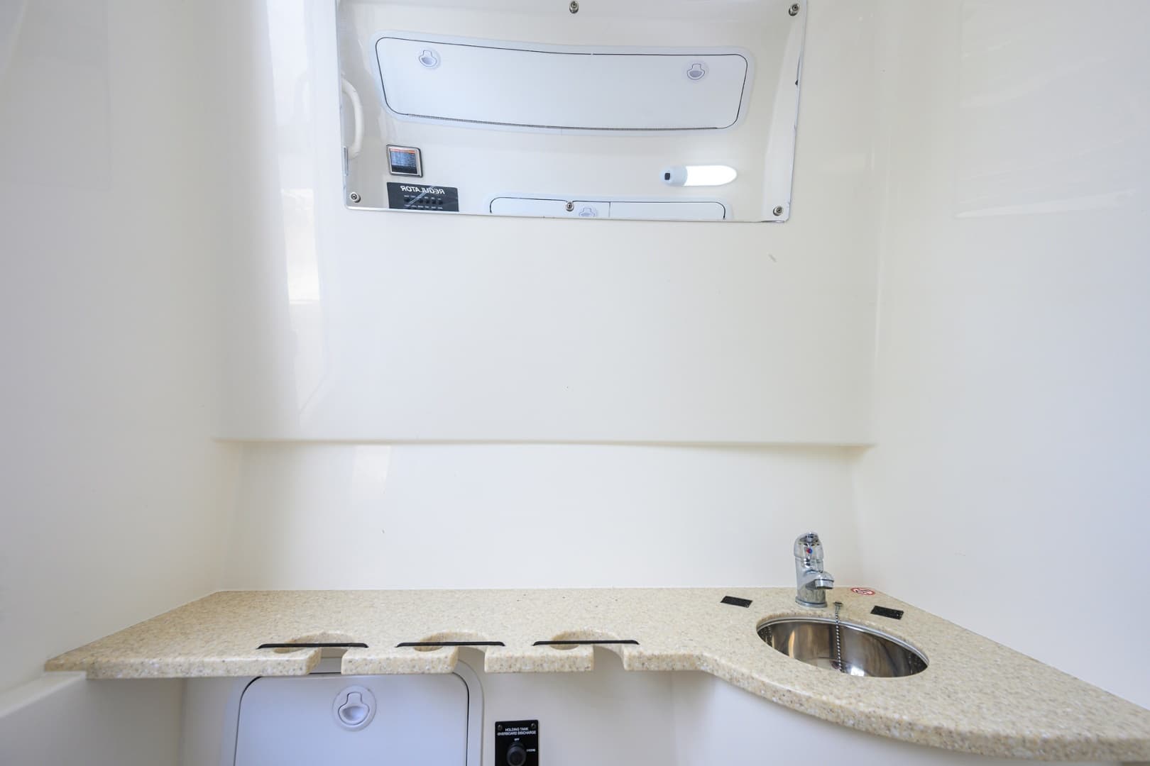 2019 Regulator Center Console - Image 35