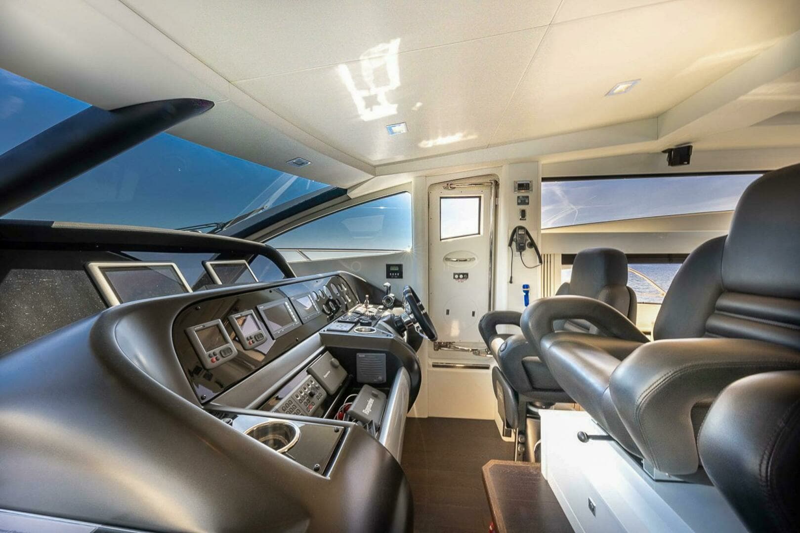 2011 Sunseeker PREDATOR 74 - Image 4