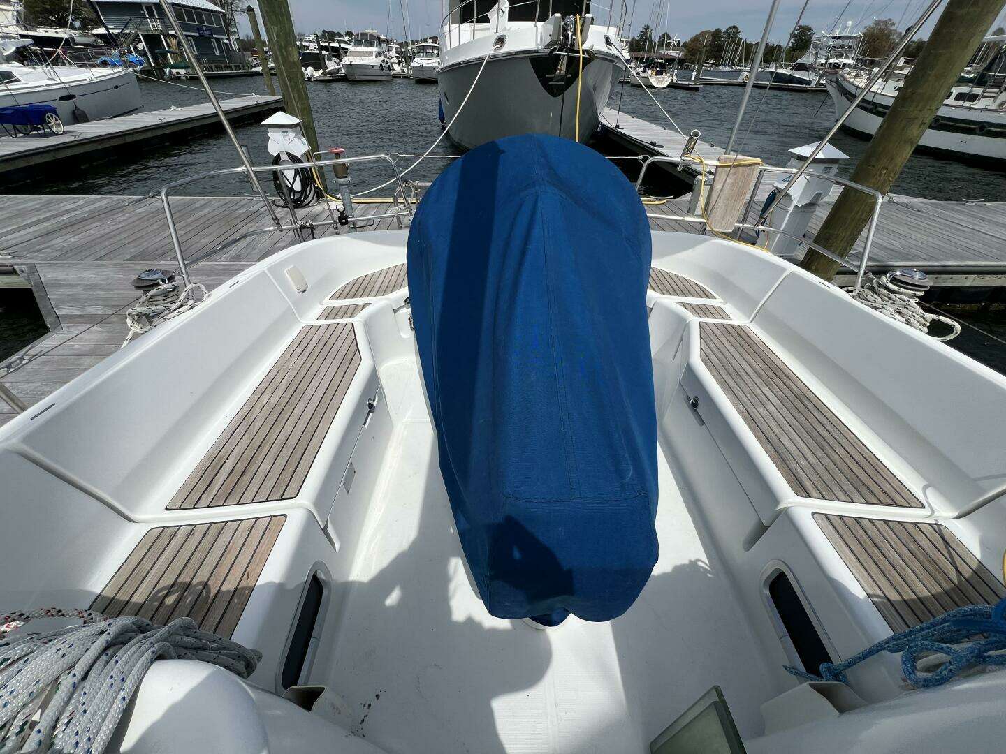 2001 Beneteau 411 - Image 33
