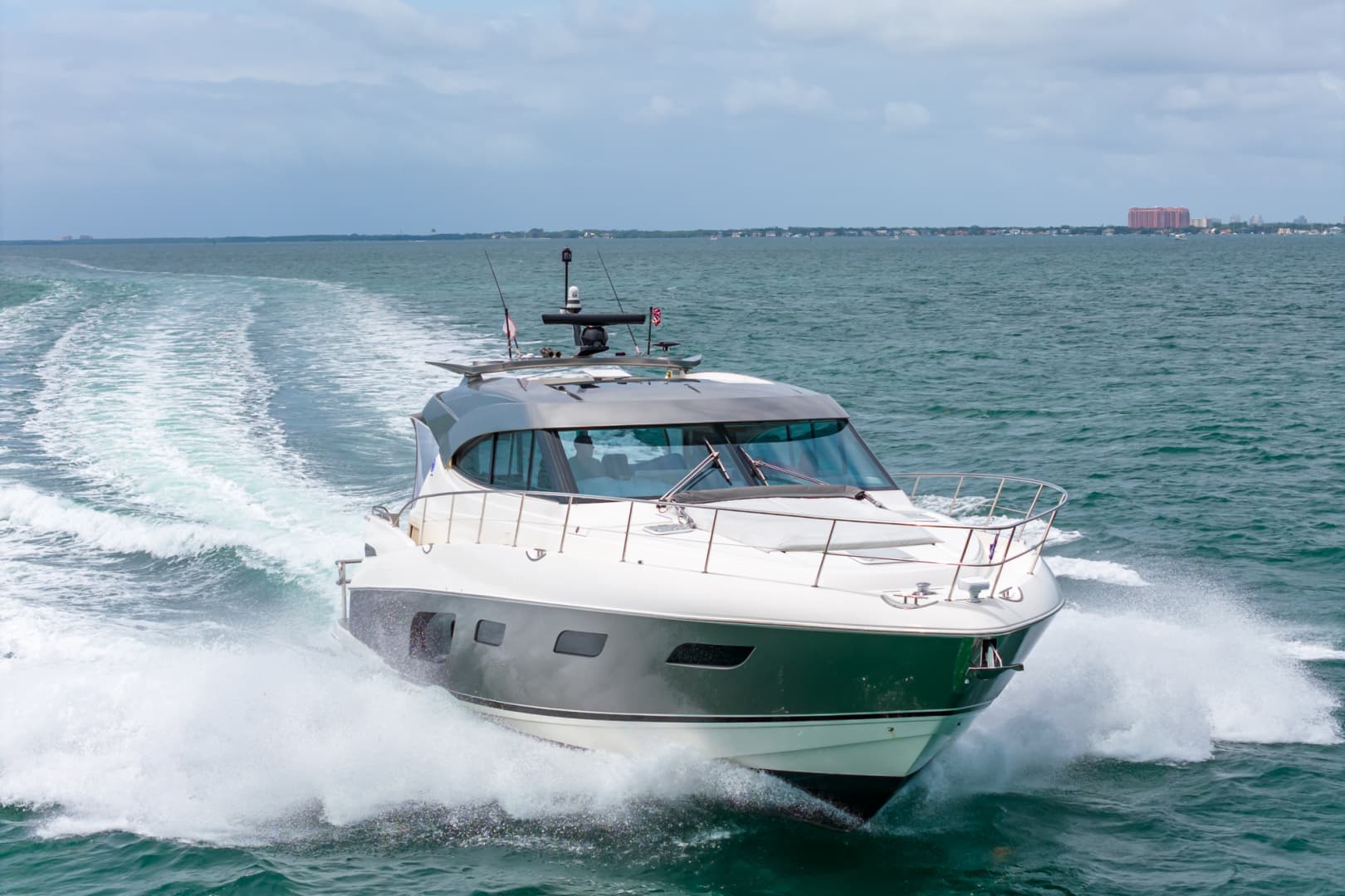 2024 Riviera 6000 SPORT YACHT - Image 24