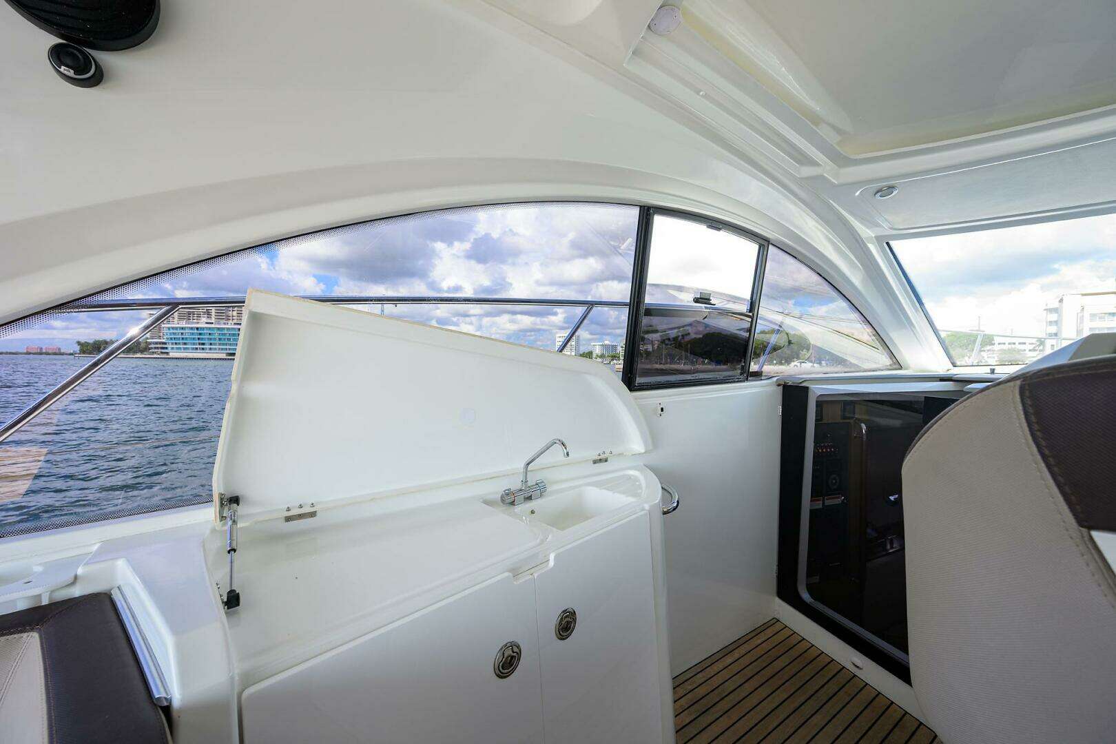 2015 Beneteau 38 GT - Image 40