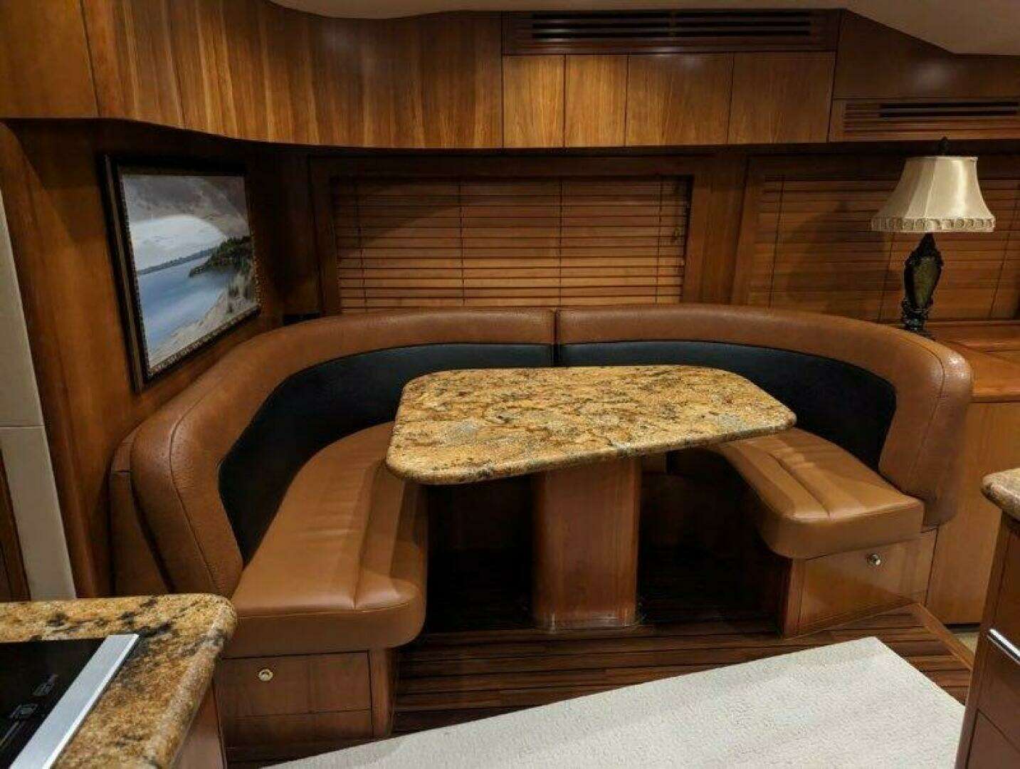 2007 Hatteras 68 Convertible - Image 9