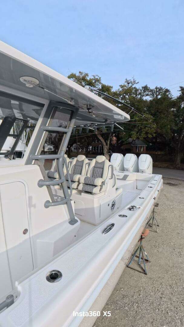 2025 Invincible Open Fisherman - Image 5