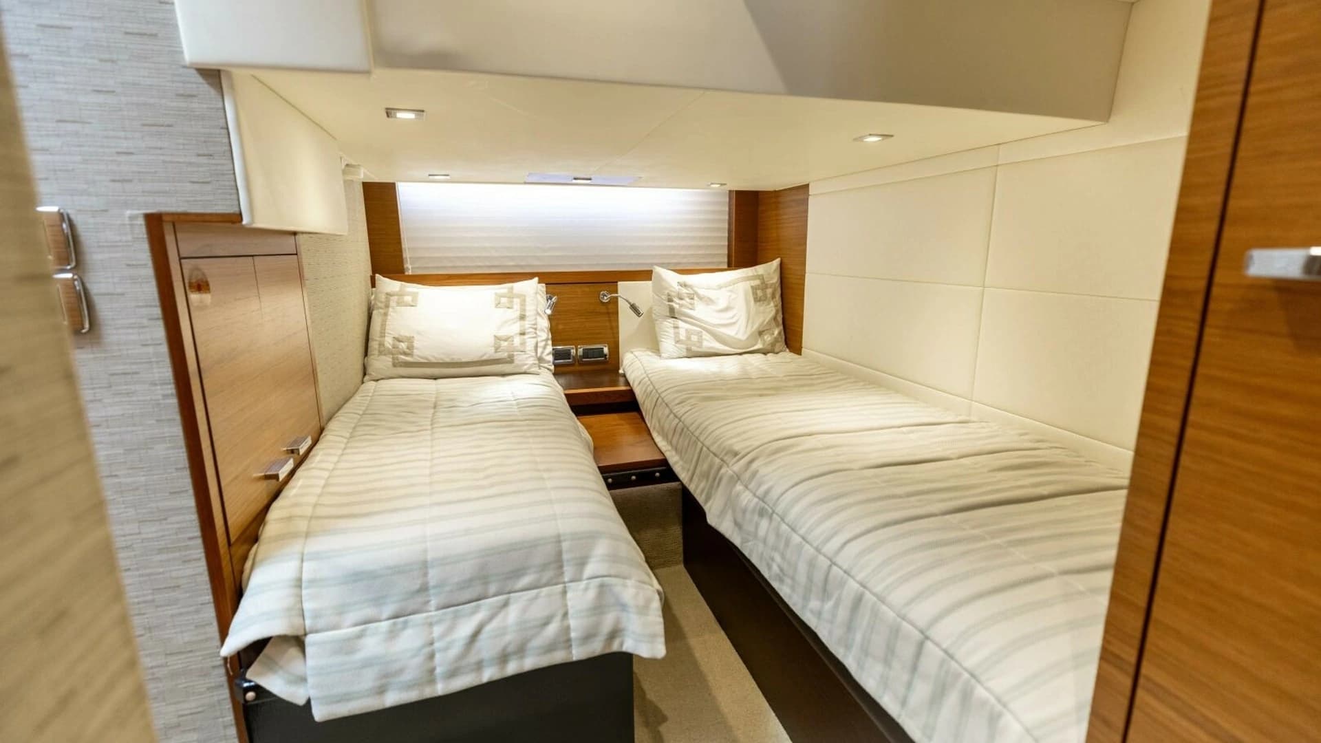 2015 Tiara Yachts 44 Coupe - Image 14