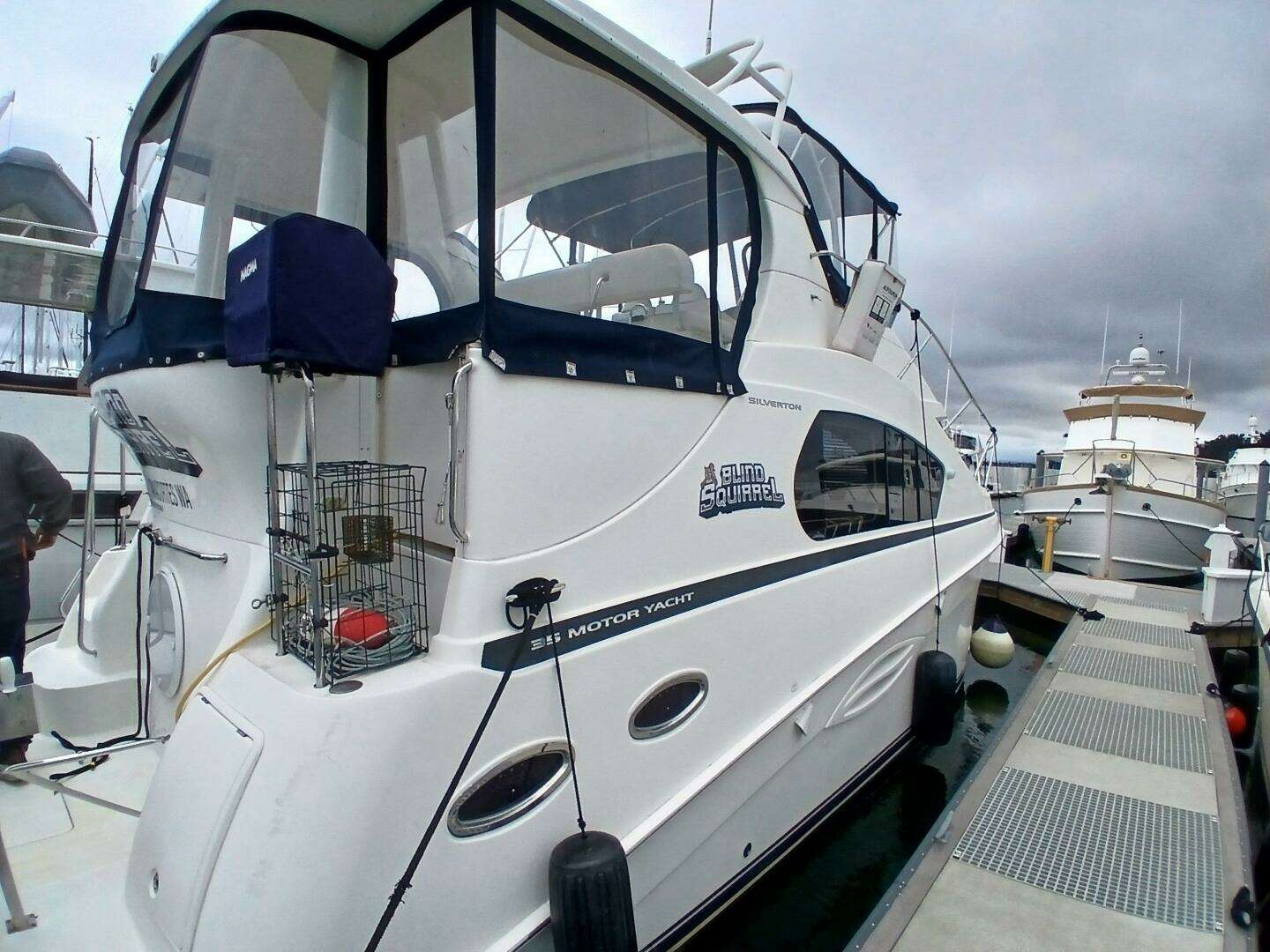2006 Silverton 35 Motor Yacht - Image 3
