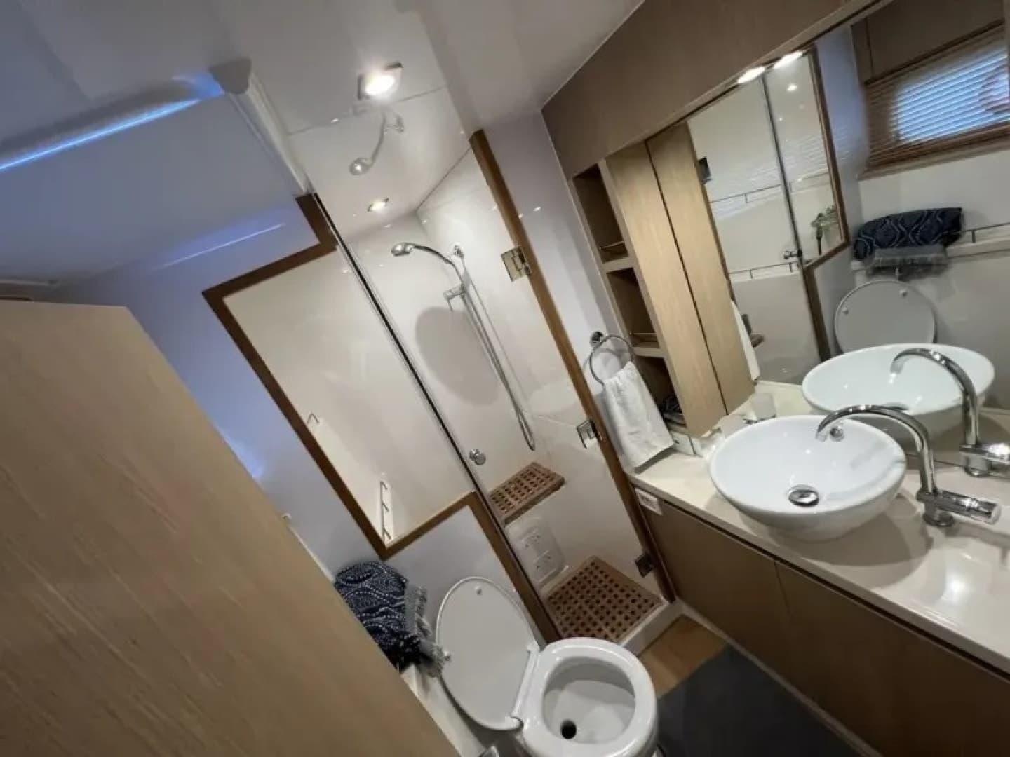 2018 Aquila 44 YACHT - Image 7