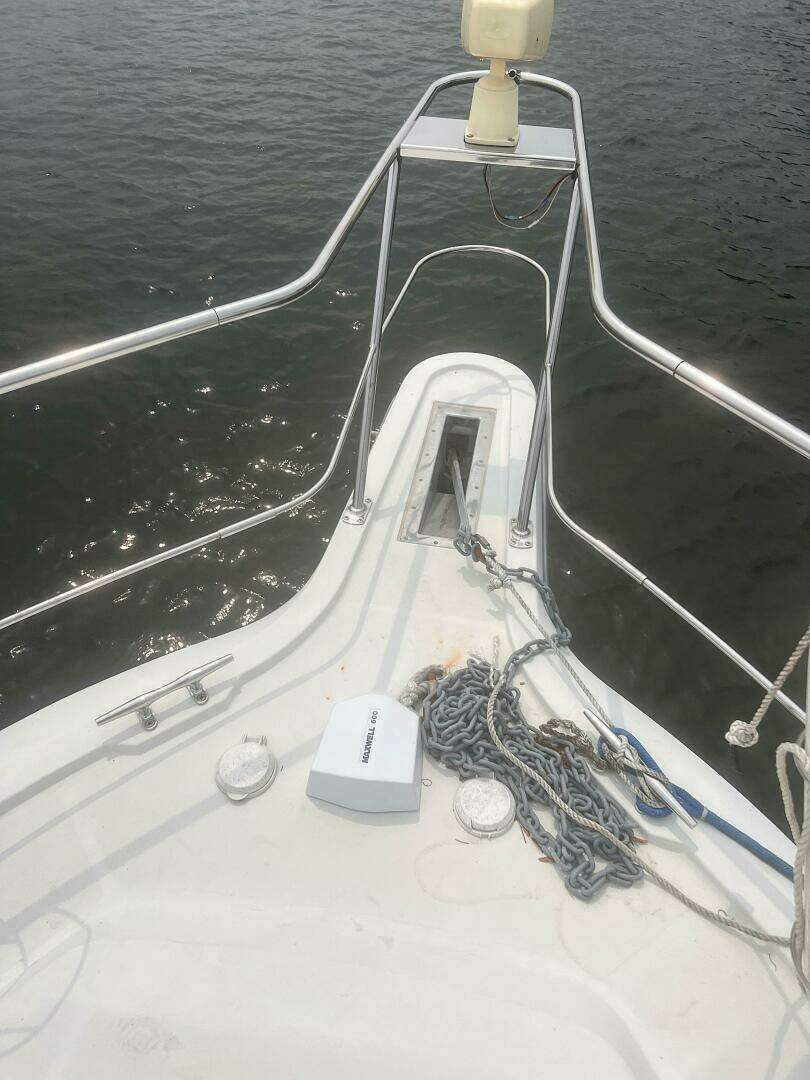 1994 Carver Aft Cabin Motor Yacht - Image 10