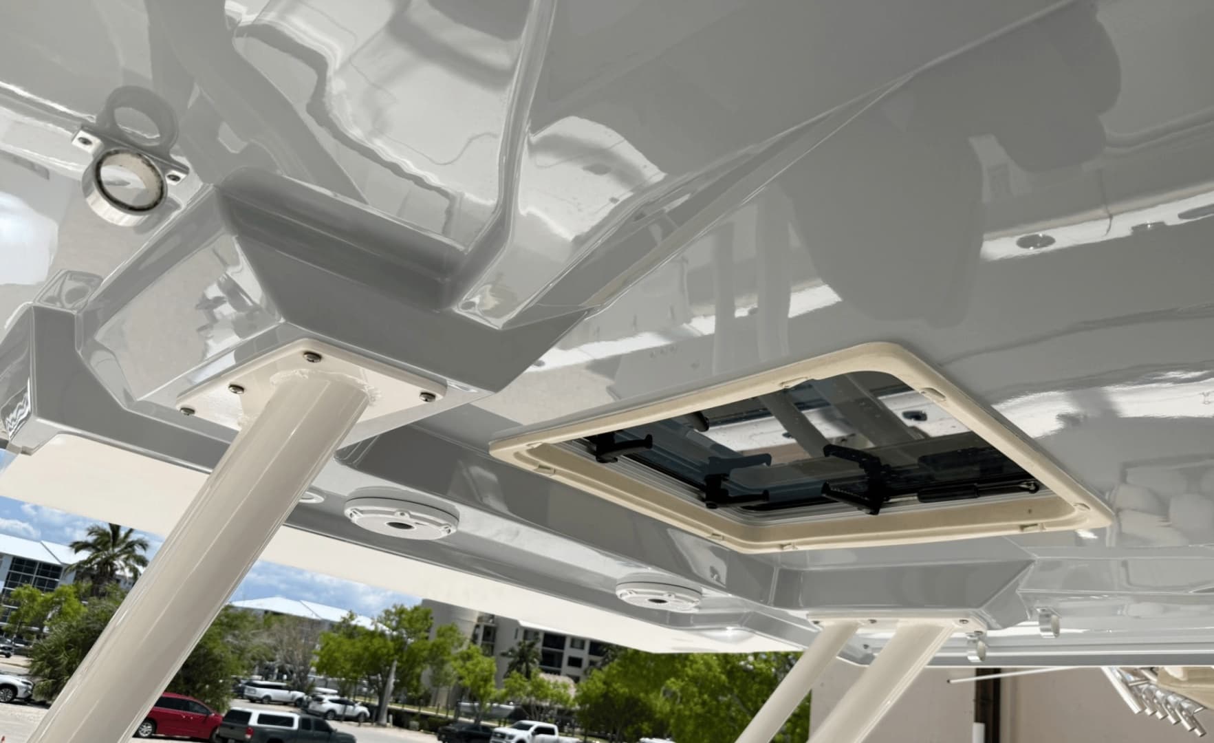 2020 Pursuit S328 - Image 16