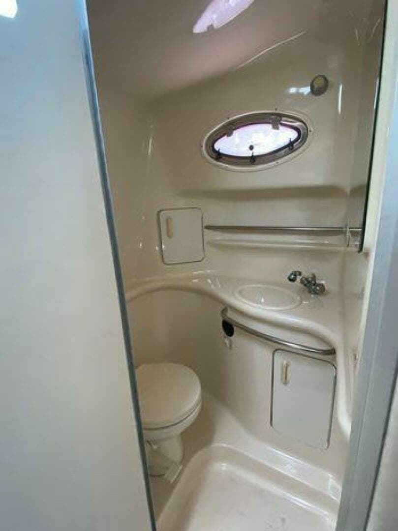 1996 Sea Ray 330DA - Image 16
