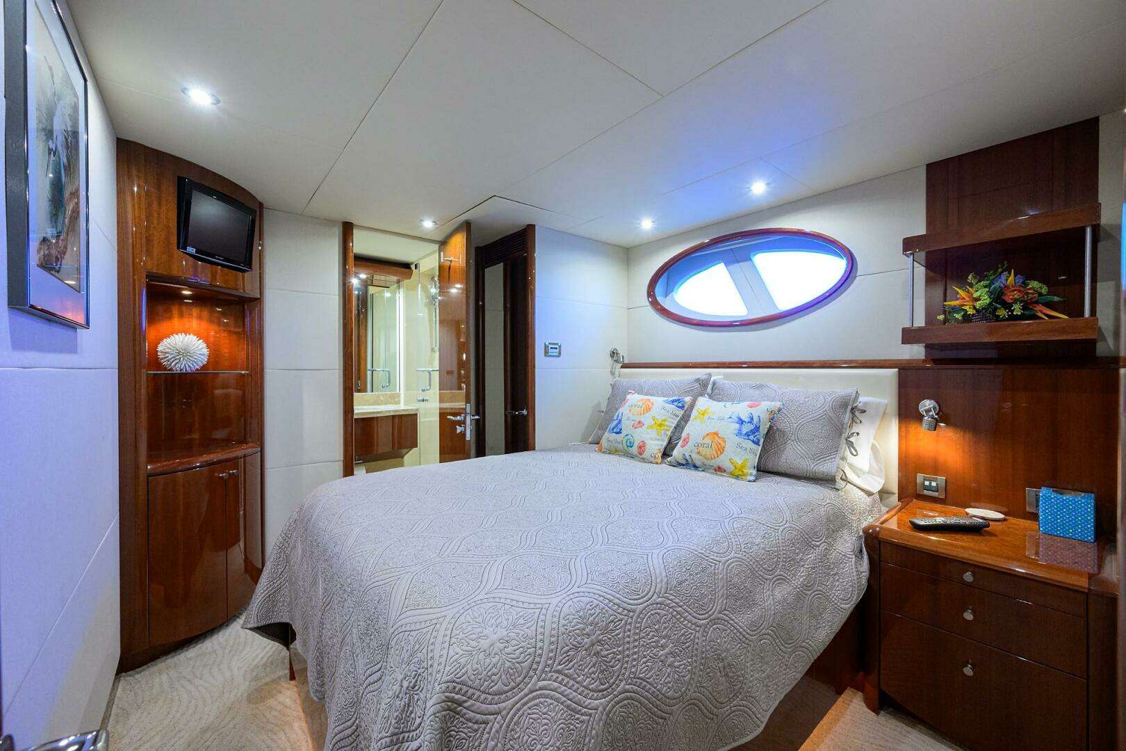 2007 Lazzara Yachts 80 Enclosed - Image 31