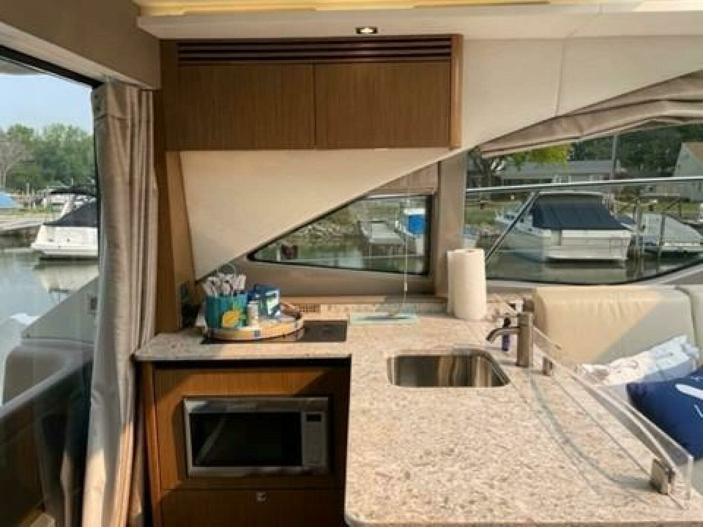 2017 Sea Ray 460 Sundancer - Image 28