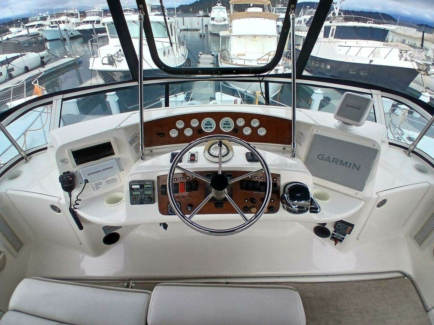 2006 Silverton 35 Motor Yacht - Image 10