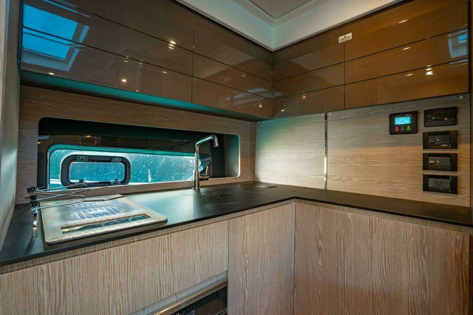2022 Azimut 45 Atlantis - Image 7