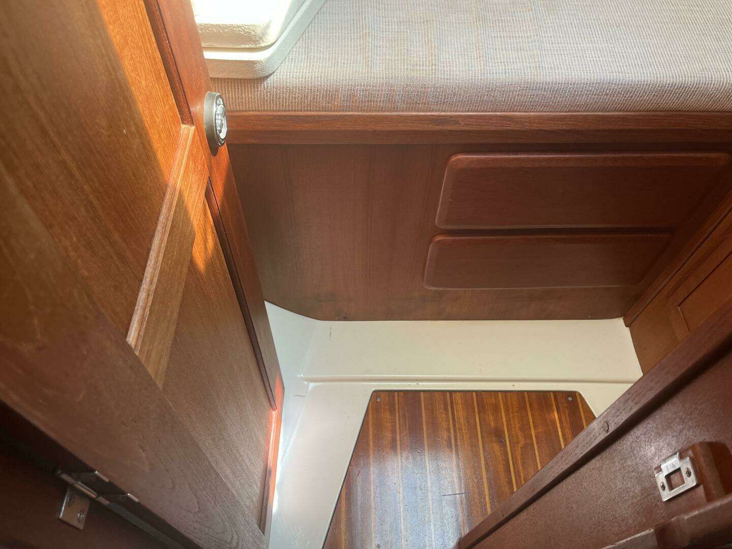 1992 Hunter 33.5 - Image 40