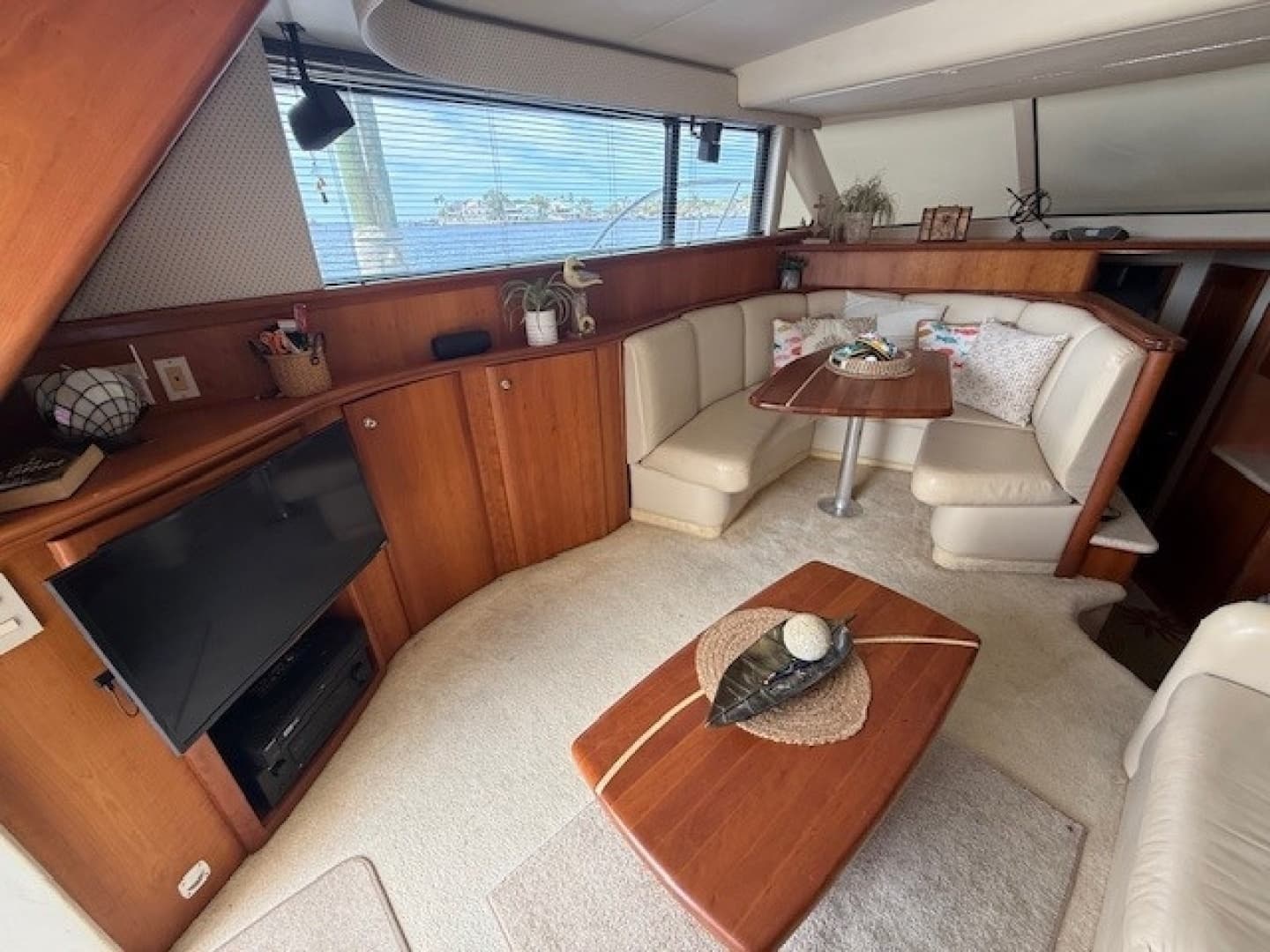 2001 Silverton 42 Convertible - Image 18