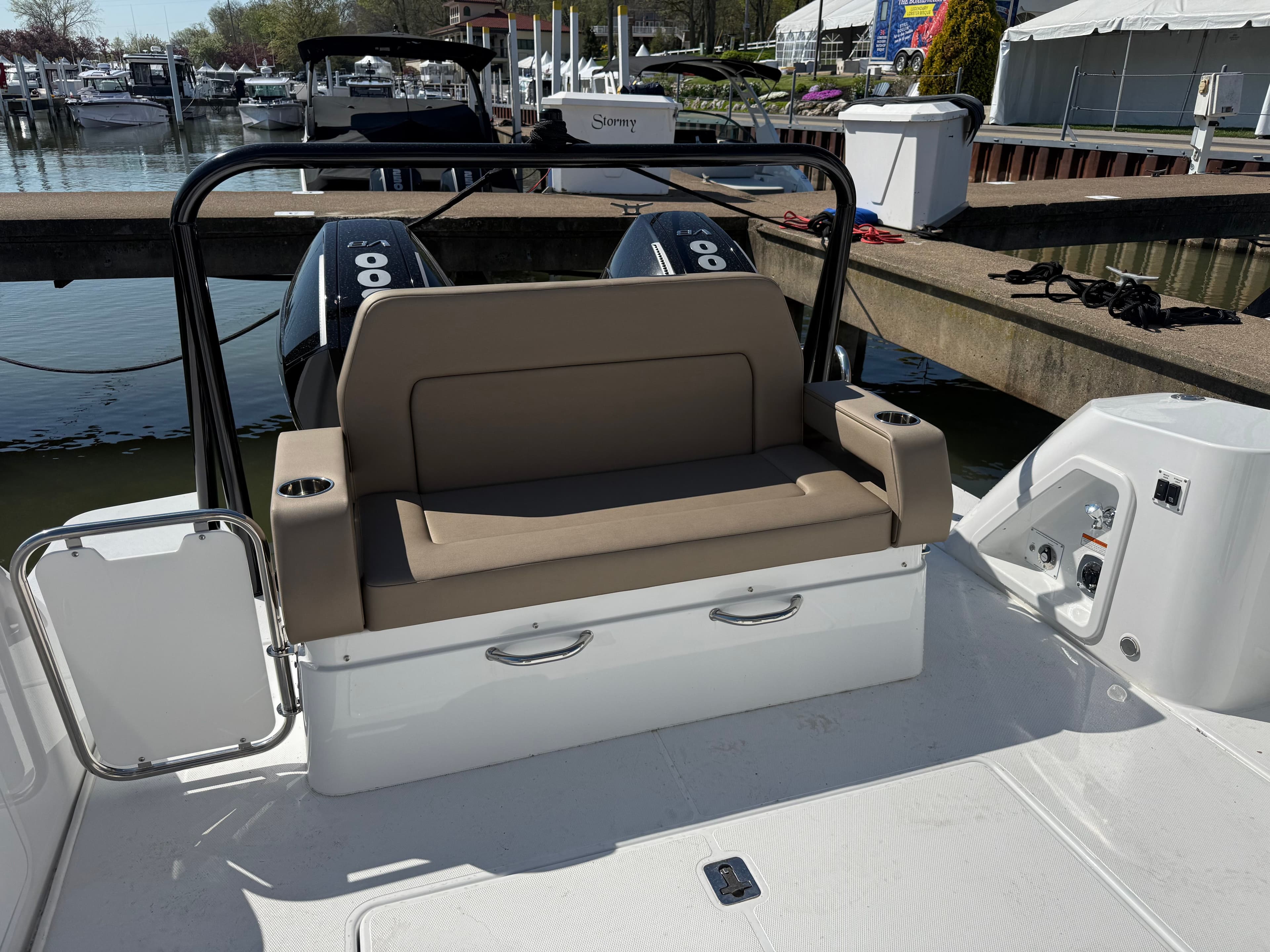 2026 Cruisers Yachts 38 VTR - 11
