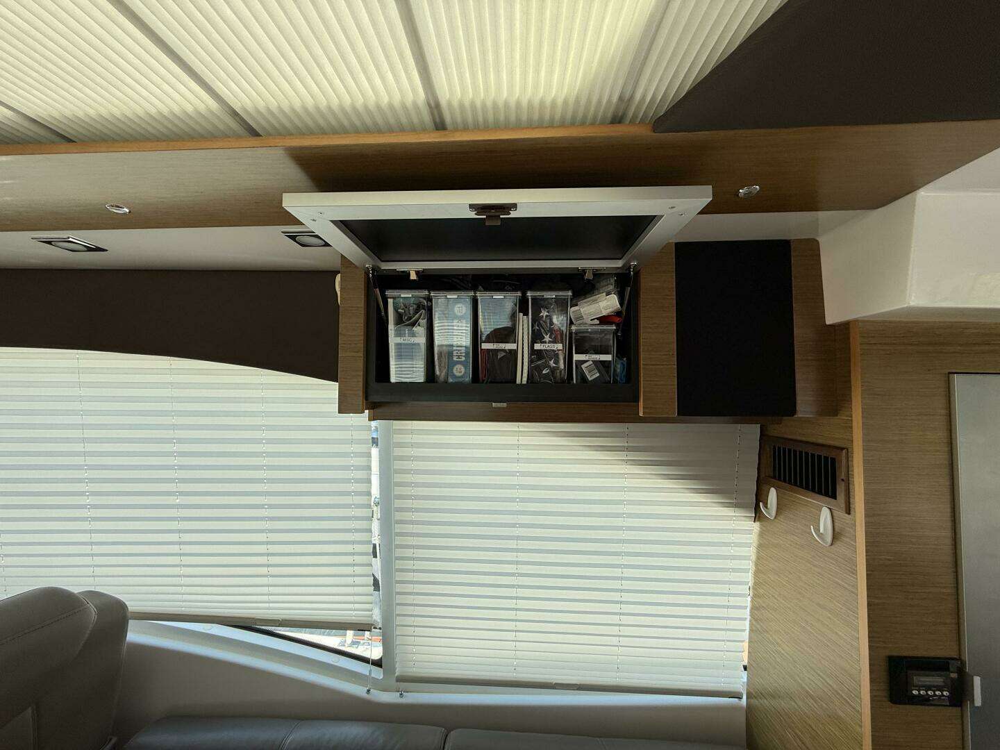2014 Cruisers Yachts 45 Cantius - Image 13